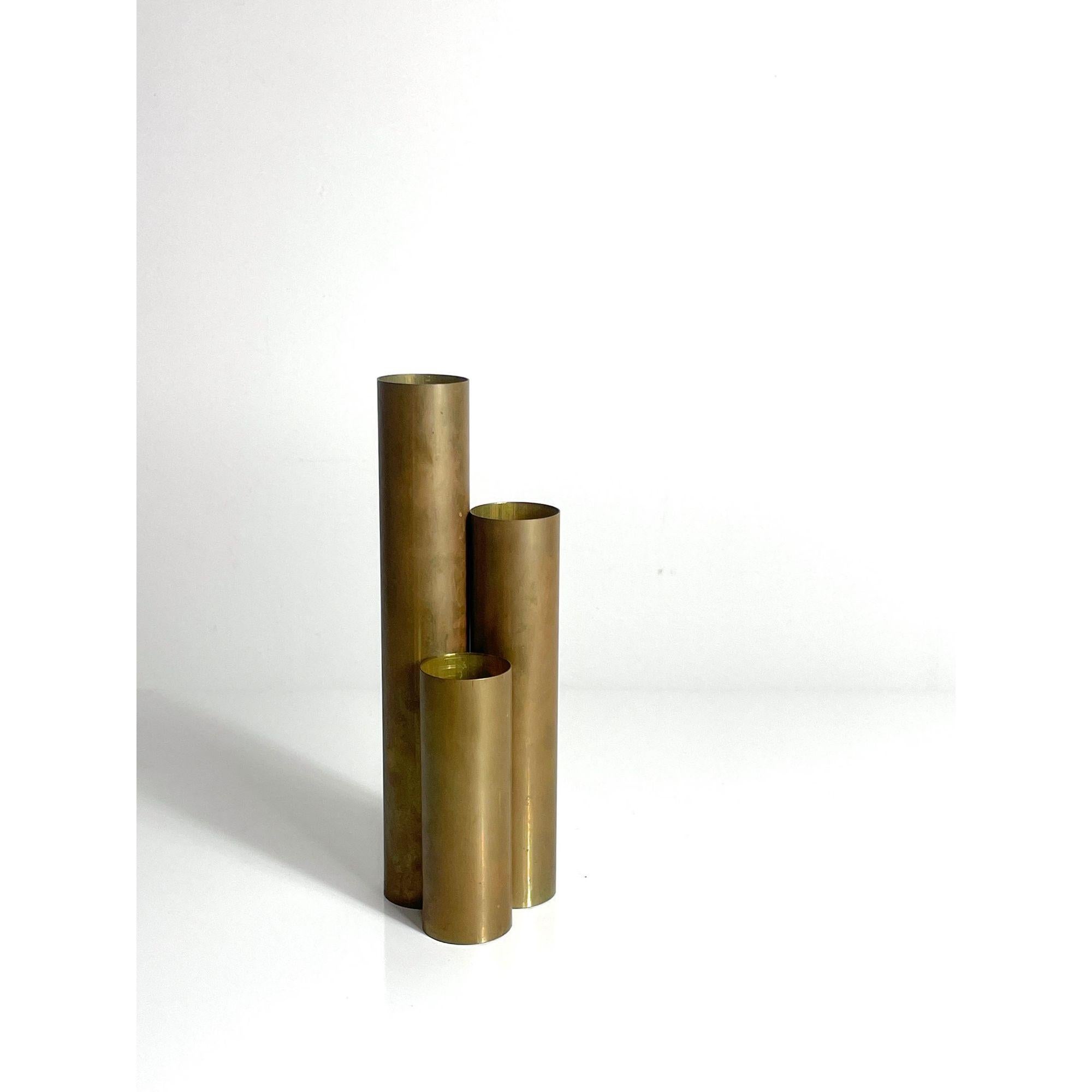 Set di 3 candelieri cilindrici in ottone d'epoca del 1960 circa in vendita 1