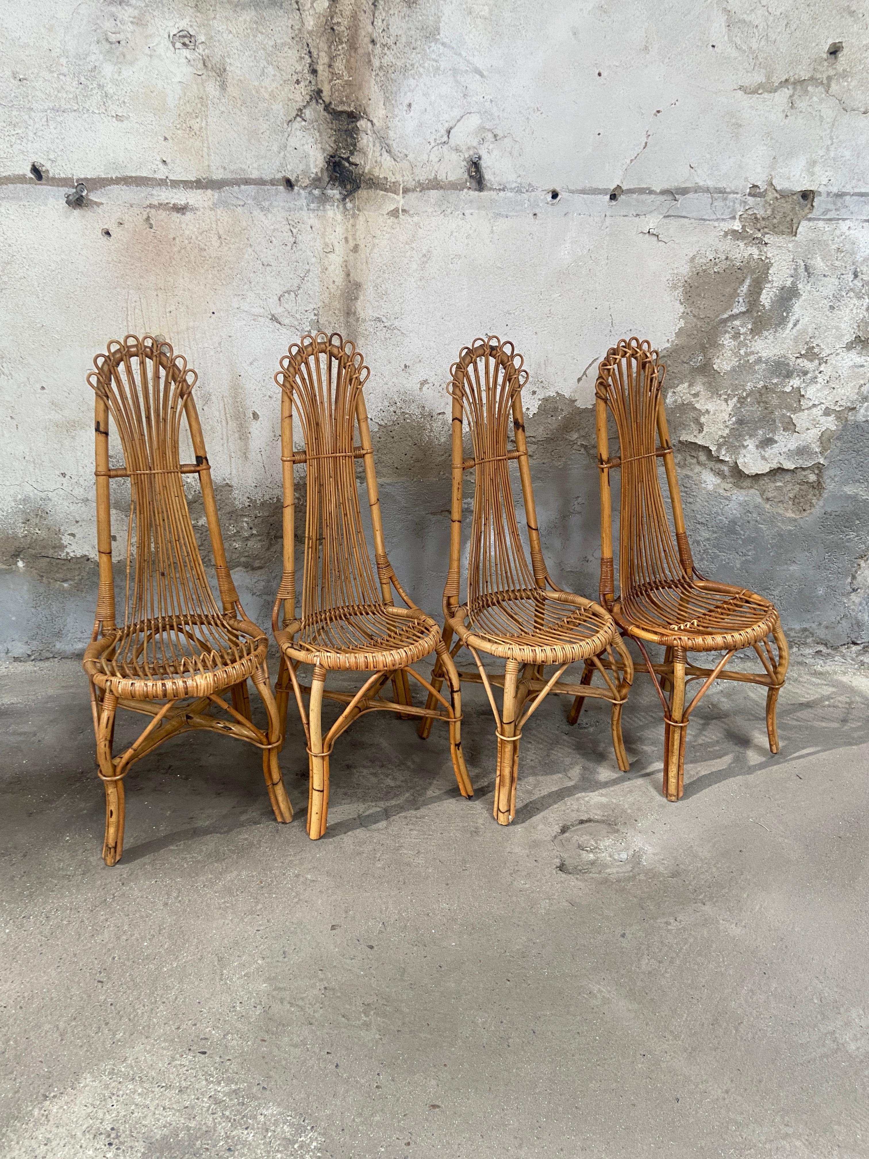 Ensemble de 4 chaises en bambou de la Côte d'Azur. Les chaises sont en très bon état, avec une belle patine due à l'âge et à l'utilisation.