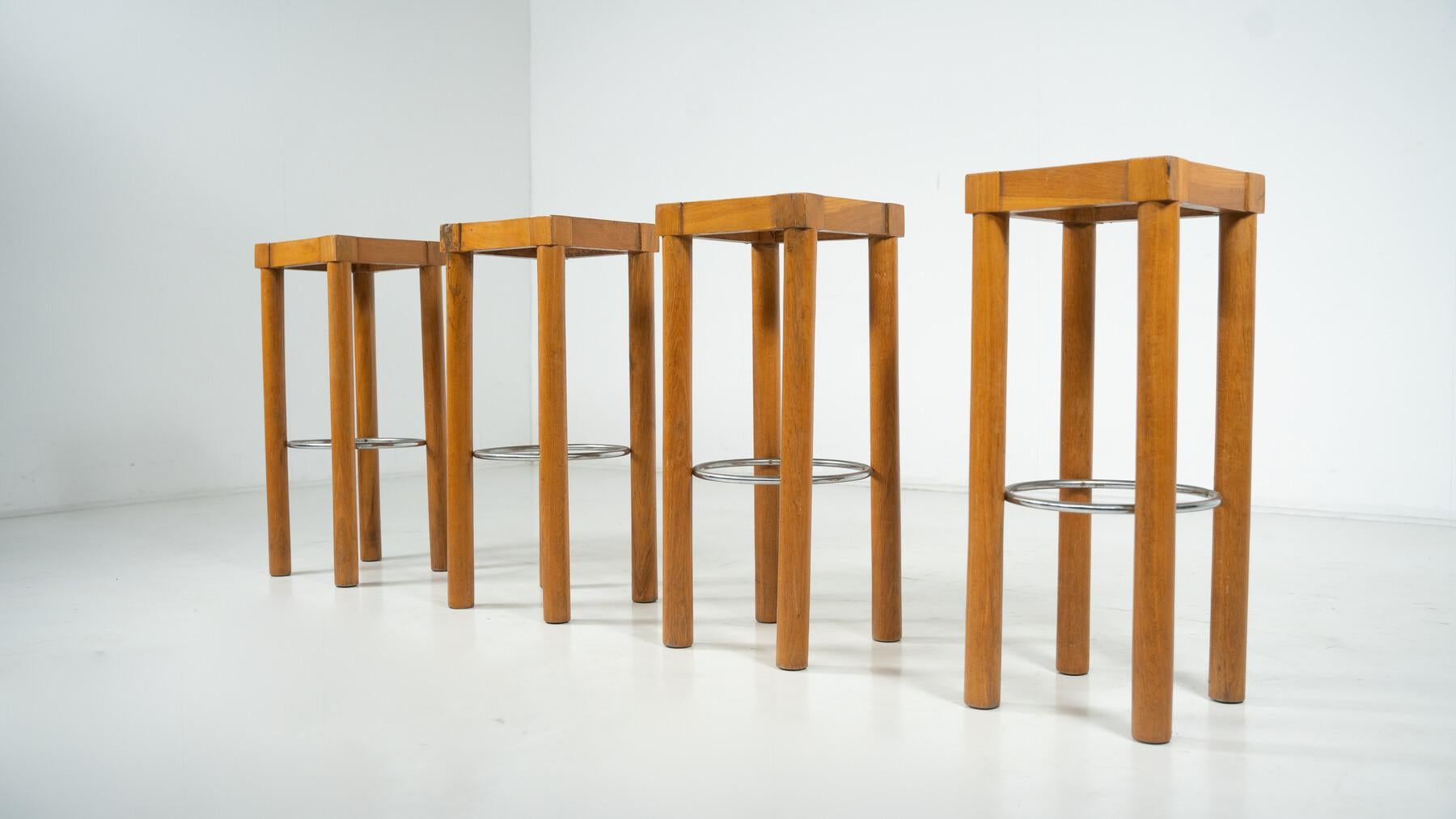 Mid-Century Modern Set of 4 barstools For Sale 1