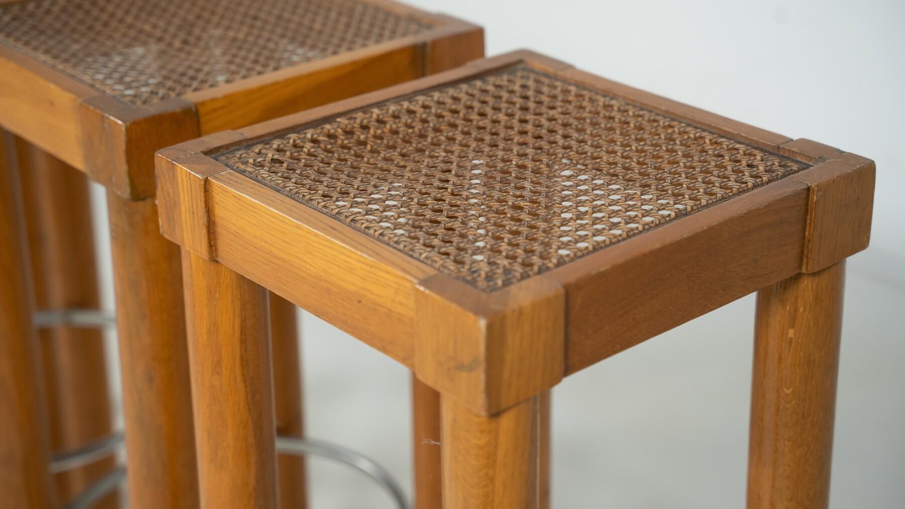 Mid-Century Modern Set of 4 barstools For Sale 3
