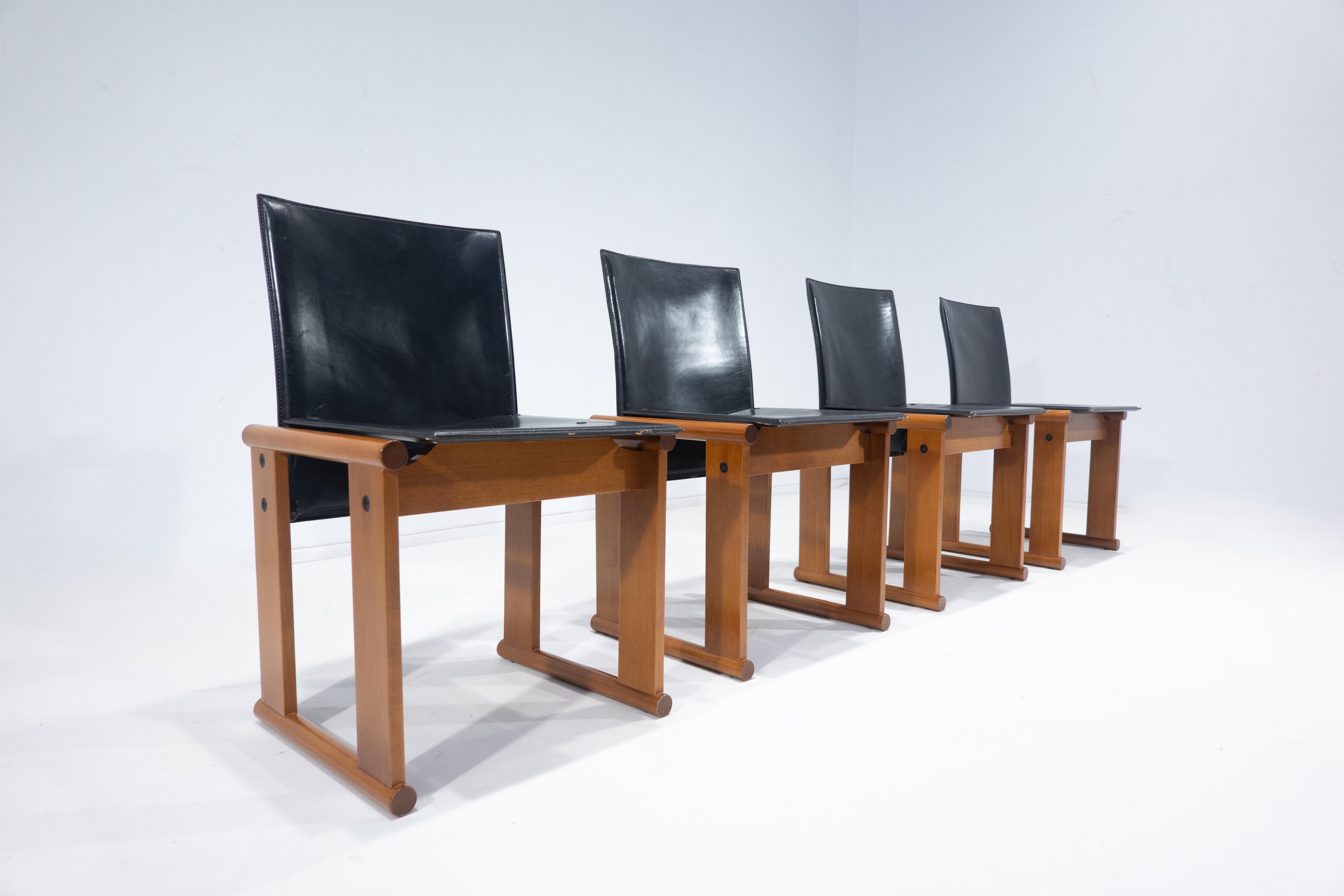 italien Ensemble de 4 chaises modernes du milieu du siècle dernier par Afra et Tobia Scarpa, Italie, années 1960 en vente