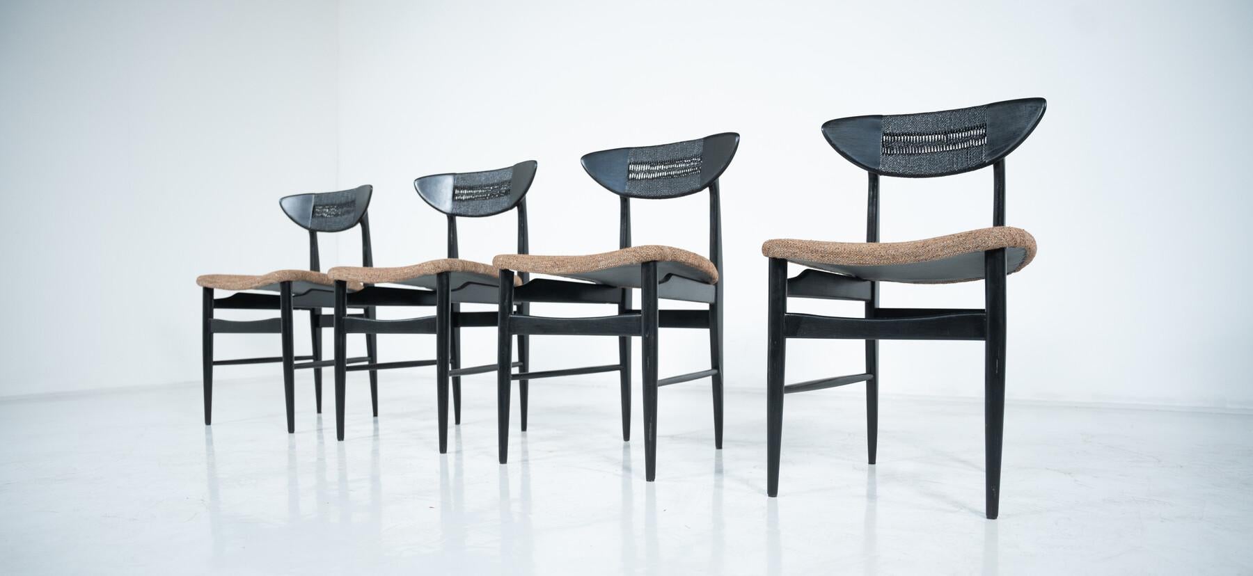 Milieu du XXe siècle Ensemble de 4 chaises The Modernity de Hans Wegner, bois noir et corde, Danemark en vente