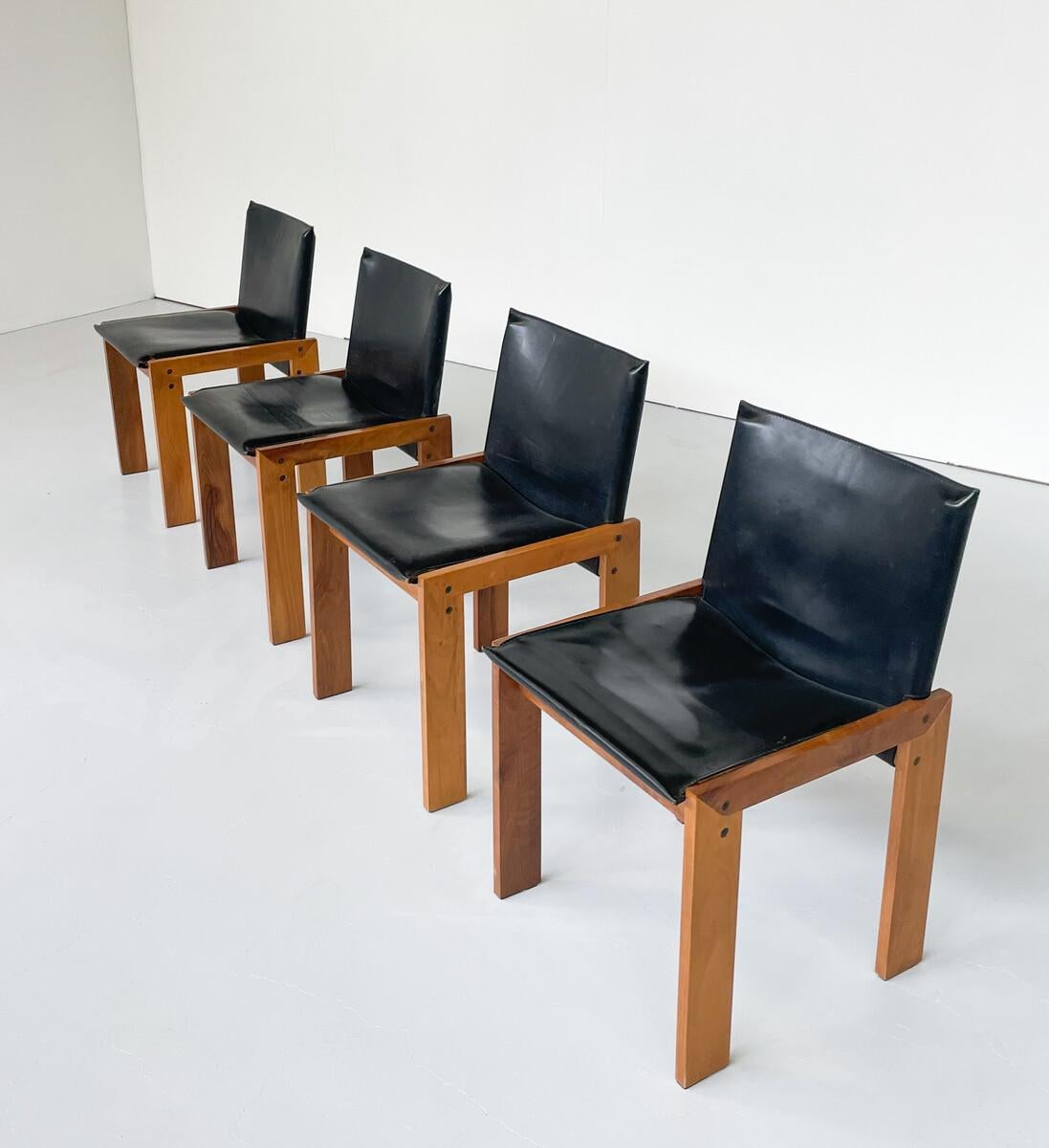 Italian Mid-Century Modern Set of 4 Chairs in the Style of Scarpa, Wood and Leather  For Sale