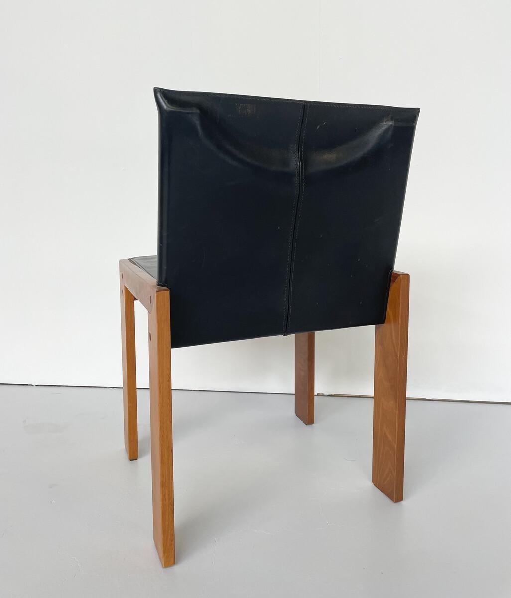 Mid-Century Modern Set of 4 Chairs in the Style of Scarpa, Wood and Leather  In Good Condition For Sale In Brussels, BE