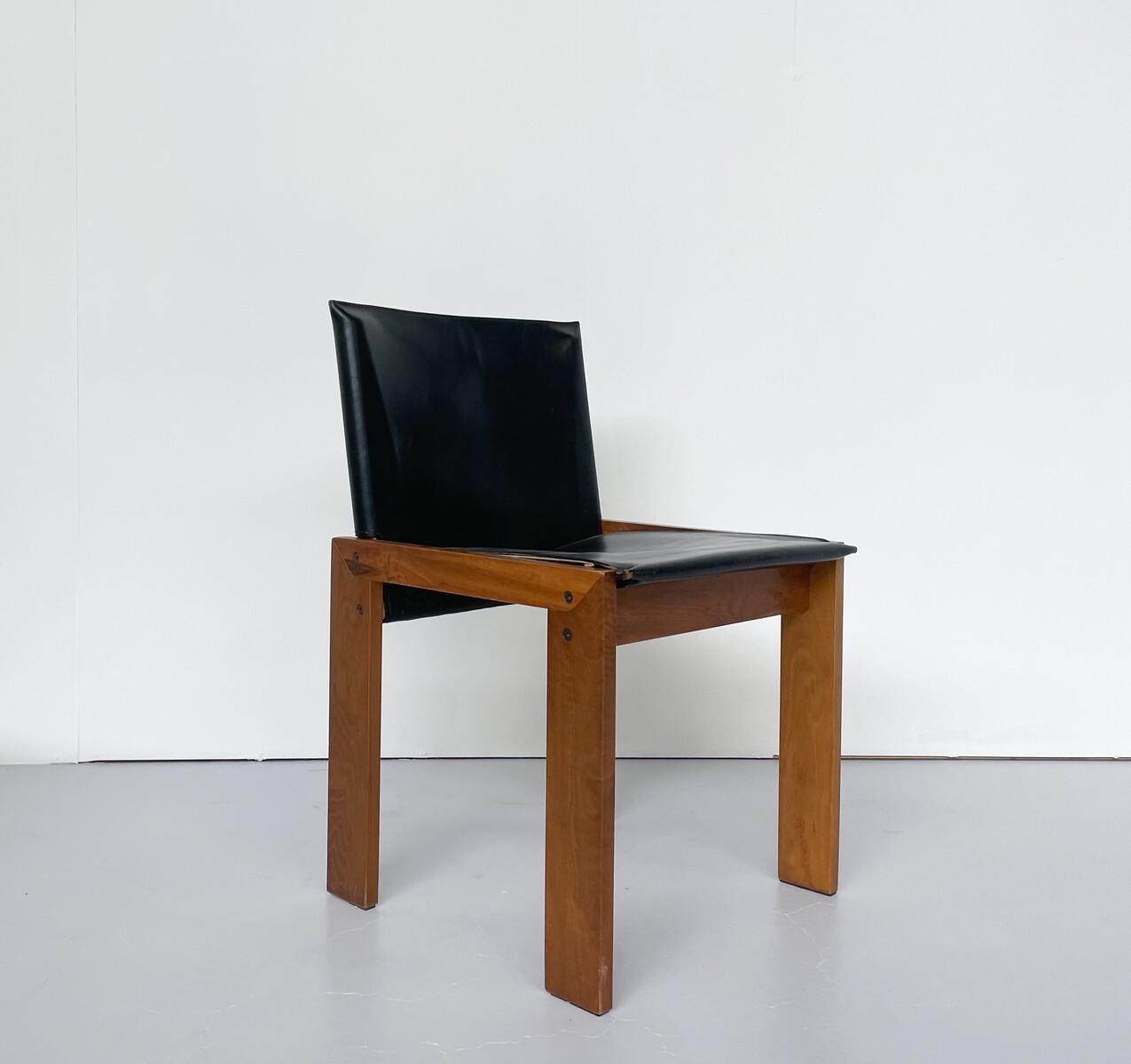 Mid-20th Century Mid-Century Modern Set of 4 Chairs in the Style of Scarpa, Wood and Leather  For Sale