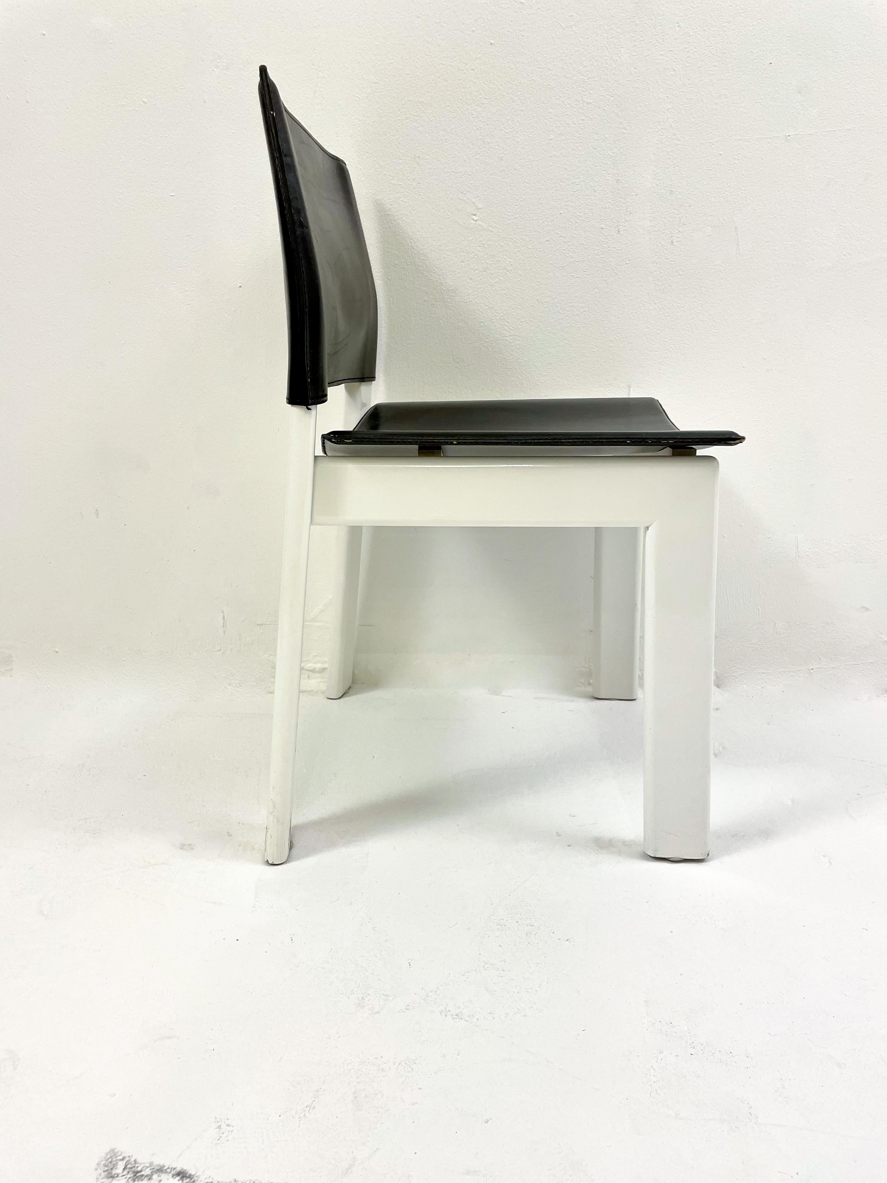 Mid-Century Modern Set of 4 Chairs, White Wood and Black Leather, Italy, 1970s In Good Condition For Sale In Brussels, BE