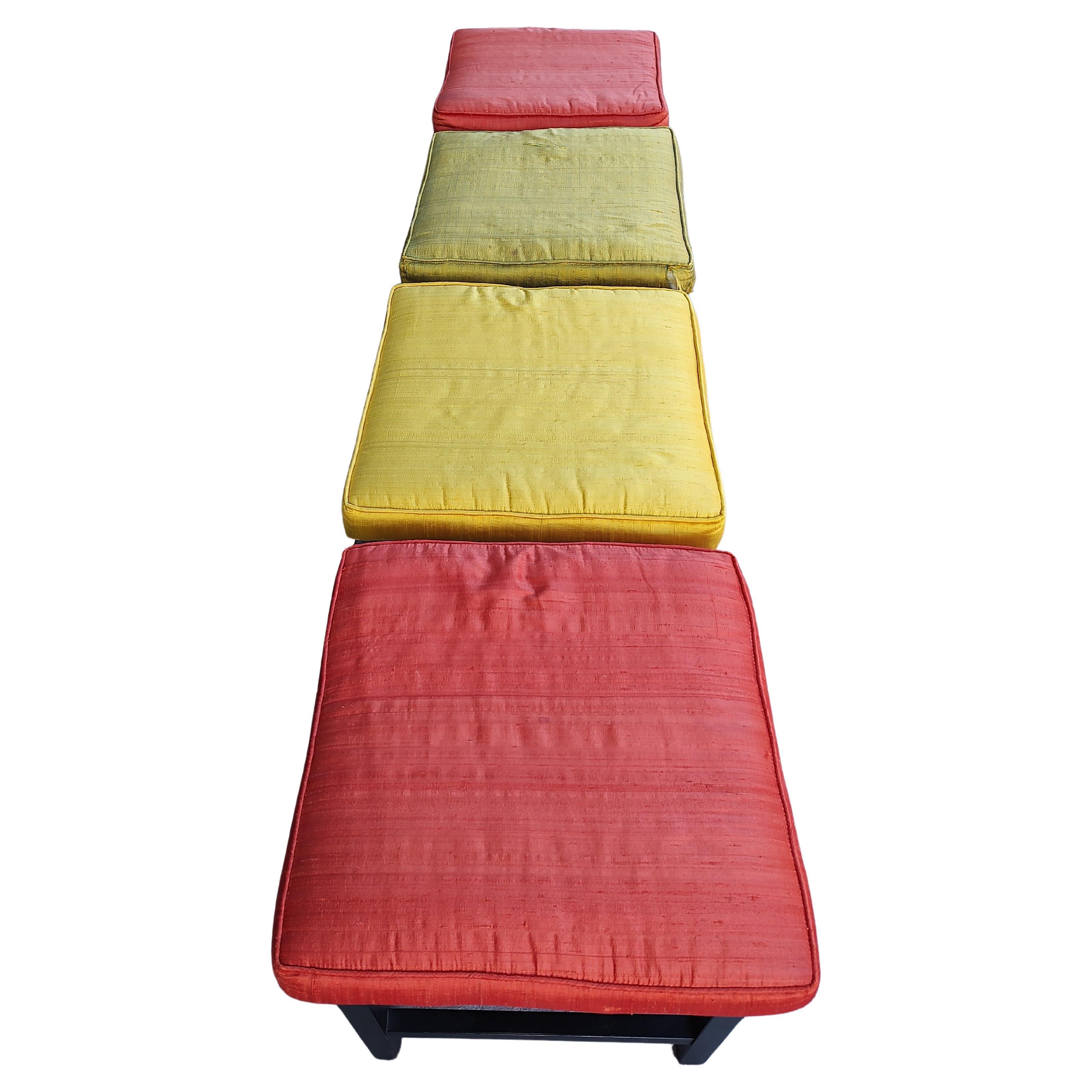 Set aus 4 ebonisierten Hockern mit Seidenpolsterung, Mid-Century Modern, Modern im Angebot 5