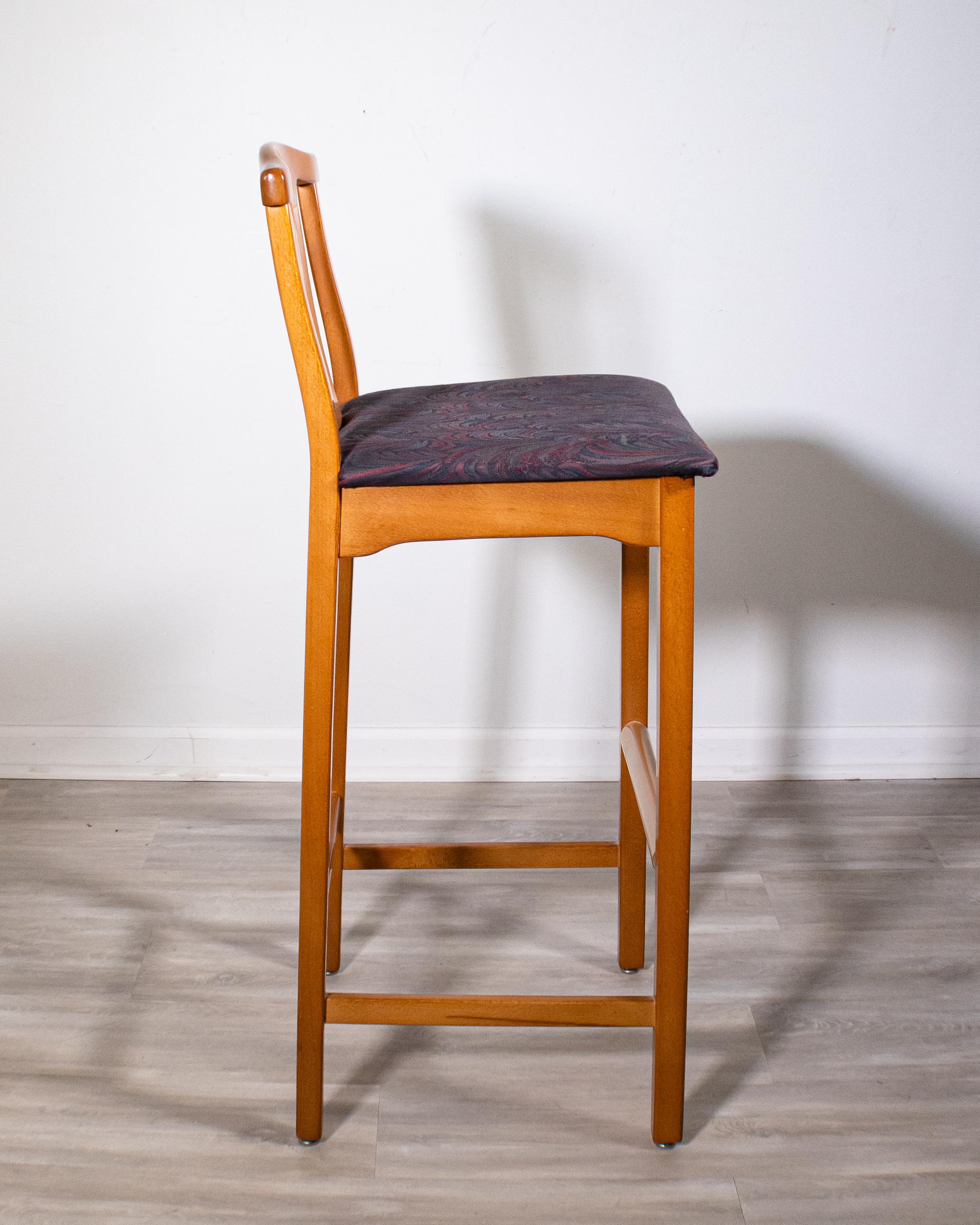 Mid-Century Modern Set of 4 Loewenstein Honey Oak Barstools Bar Height In Good Condition For Sale In Keego Harbor, MI