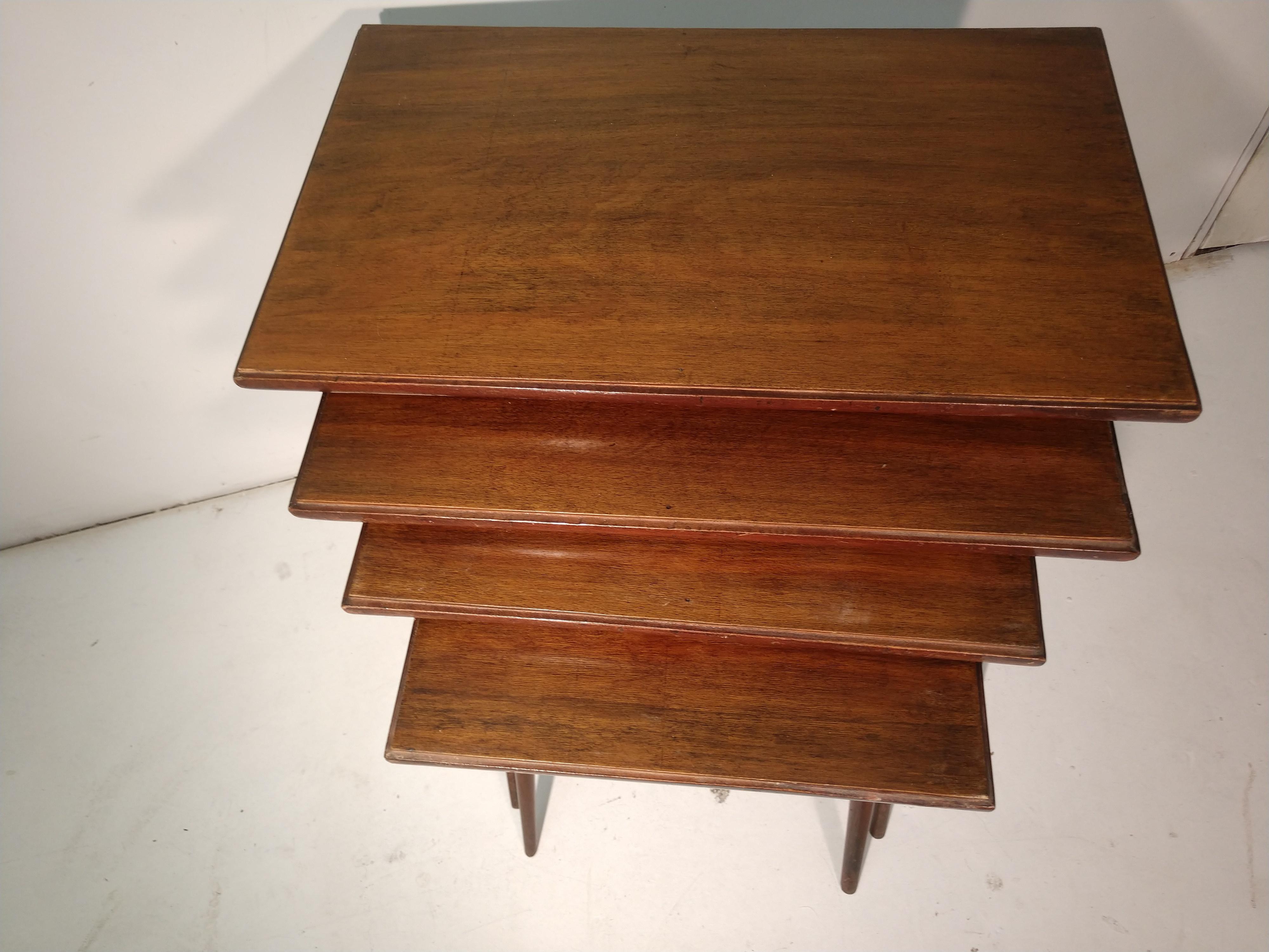 Mid-20th Century Mid-Century Modern Sculptural Set of 4 Walnut Nesting Tables by Ico Parisi For Sale