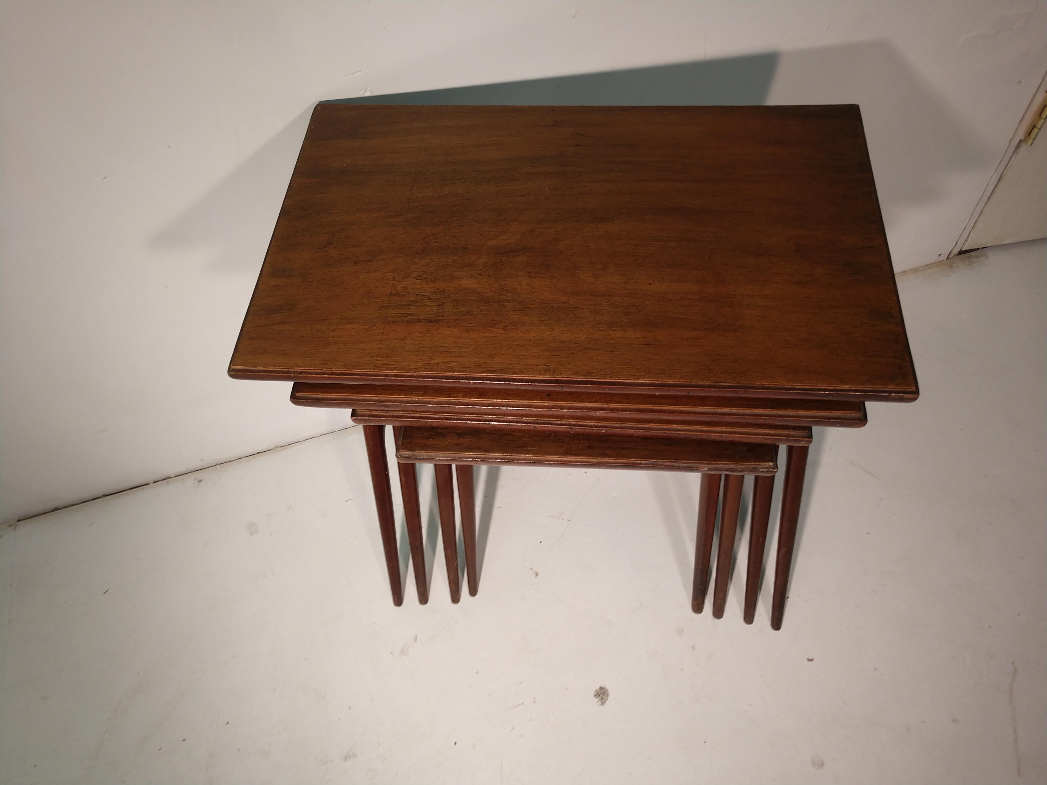 Mid-Century Modern Sculptural Set of 4 Walnut Nesting Tables by Ico Parisi For Sale 1