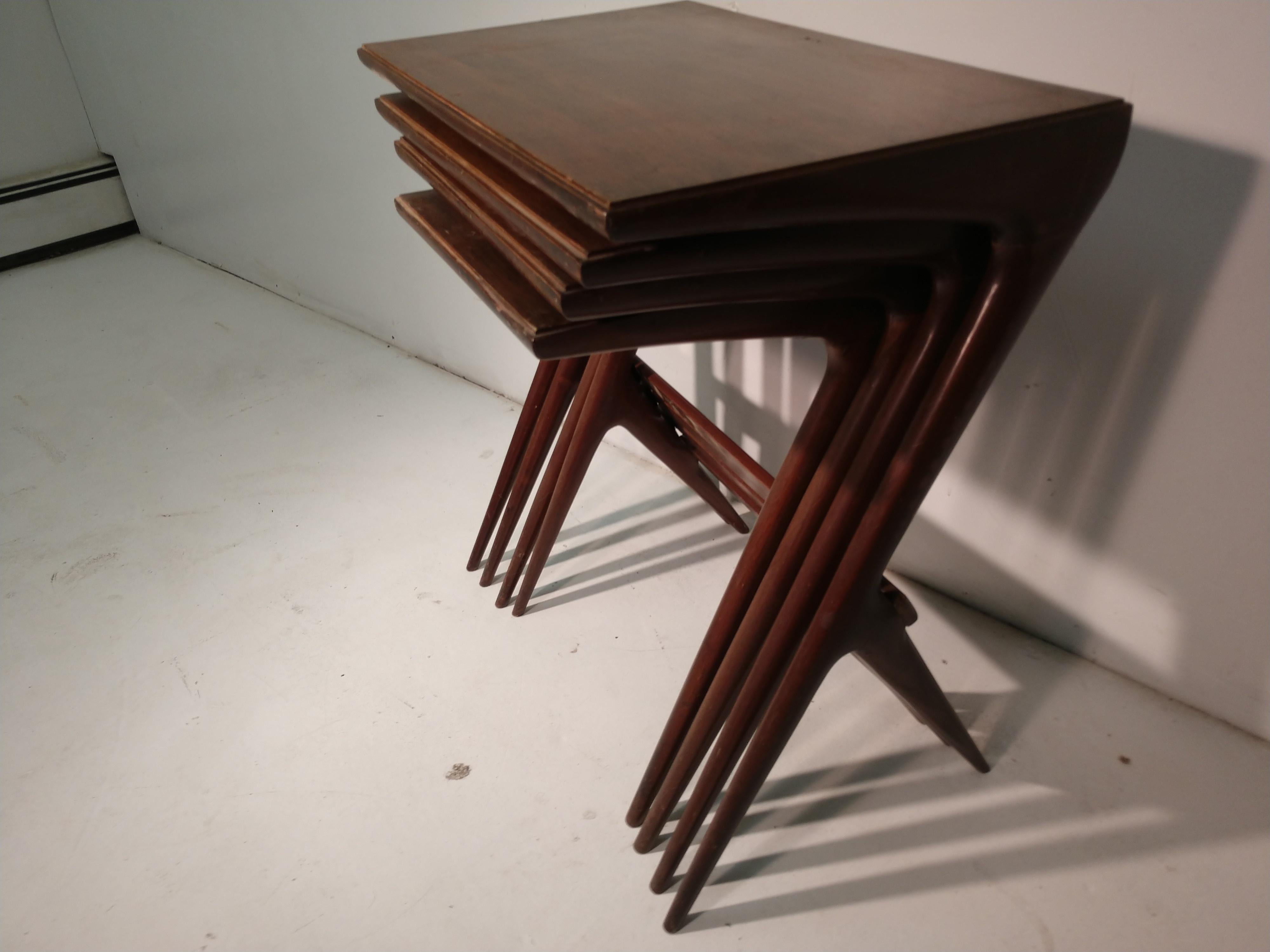 Mid-Century Modern Sculptural Set of 4 Walnut Nesting Tables by Ico Parisi For Sale 2