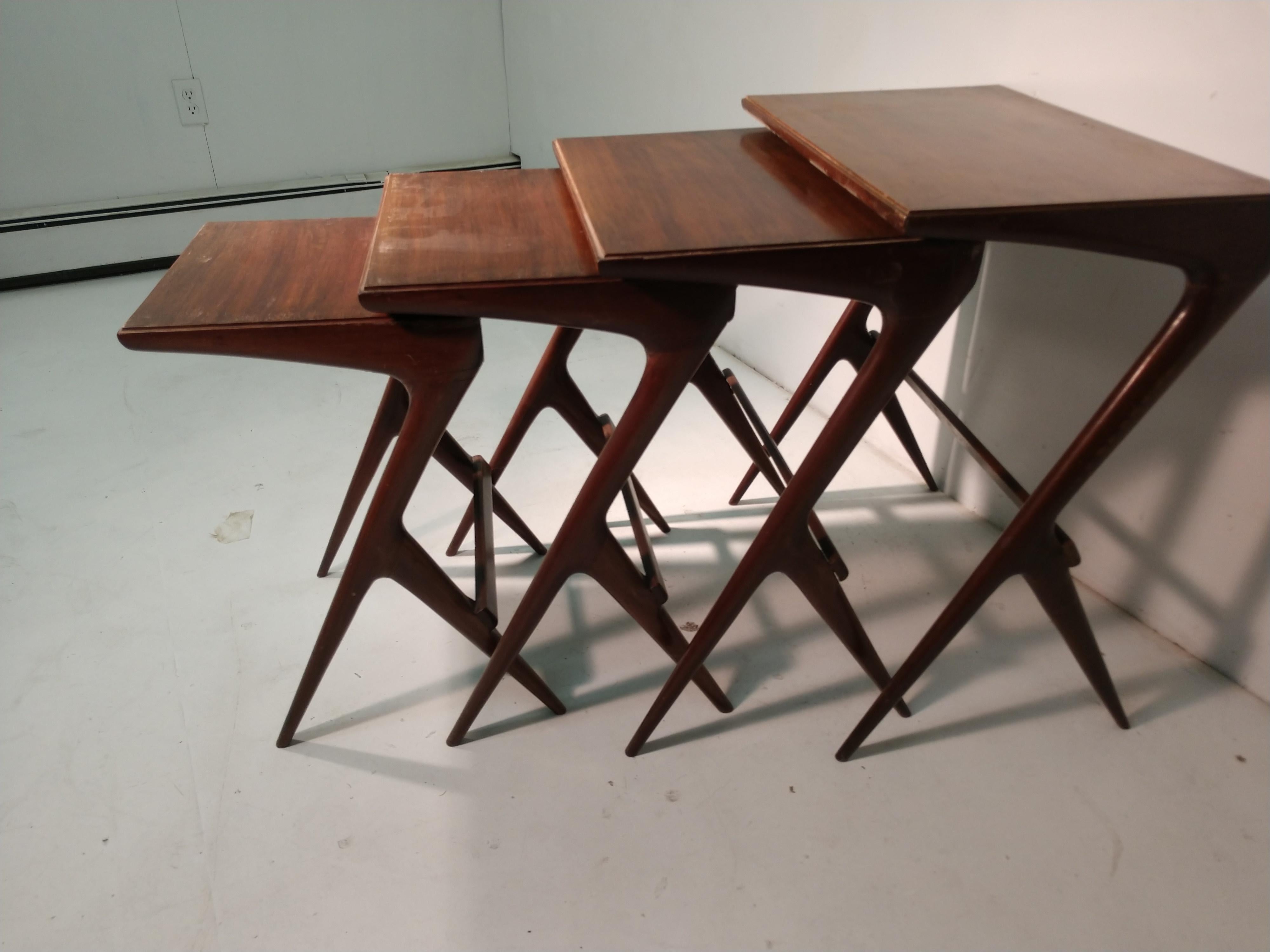 Mid-Century Modern Sculptural Set of 4 Walnut Nesting Tables by Ico Parisi For Sale 3