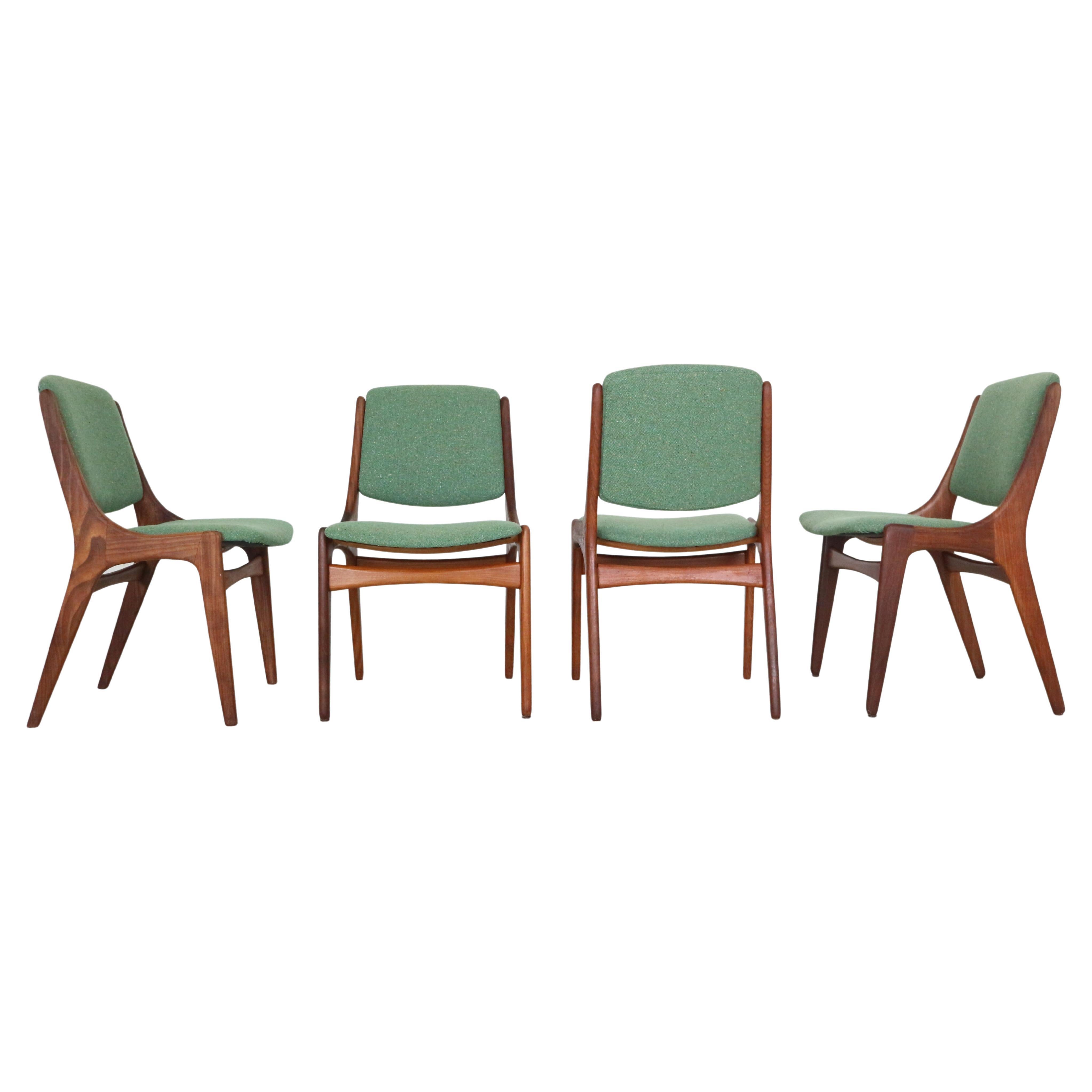 MidCentury Modern Set of 4 Solid Teak Dining Chairs by Mahjongg, 1960