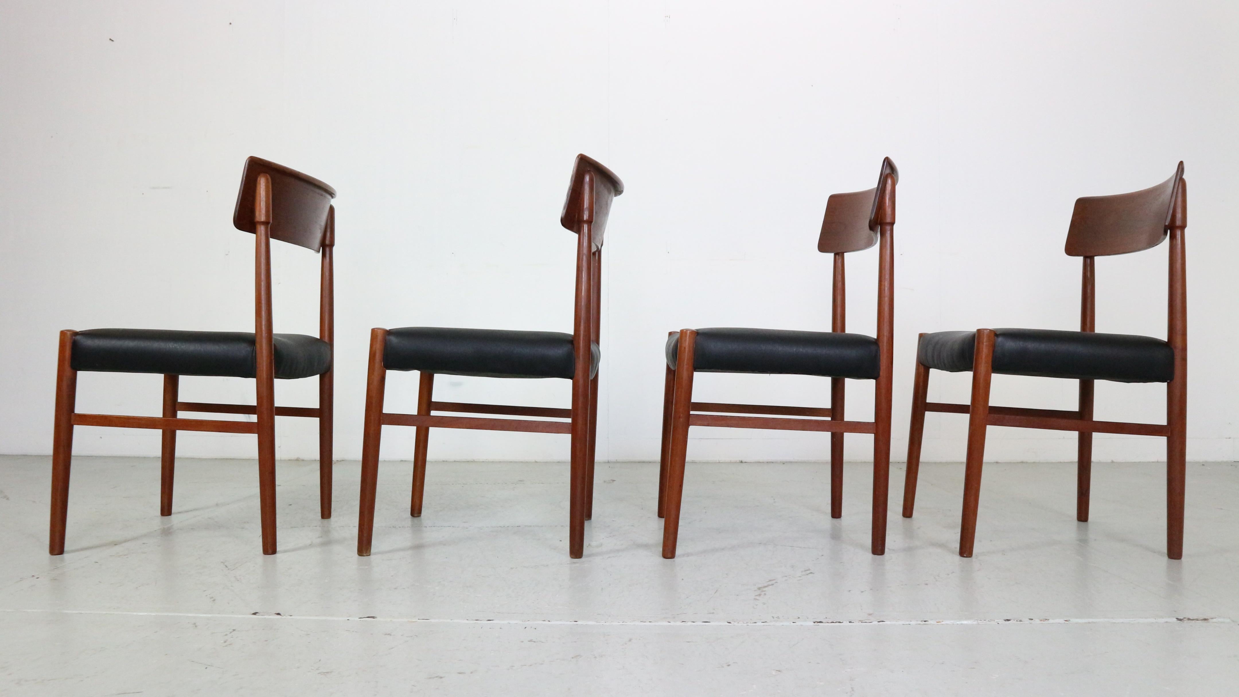 Mid-Century Modern Set of 4 Teak Dinning Room Chairs, 1960 Denmark In Good Condition For Sale In The Hague, NL