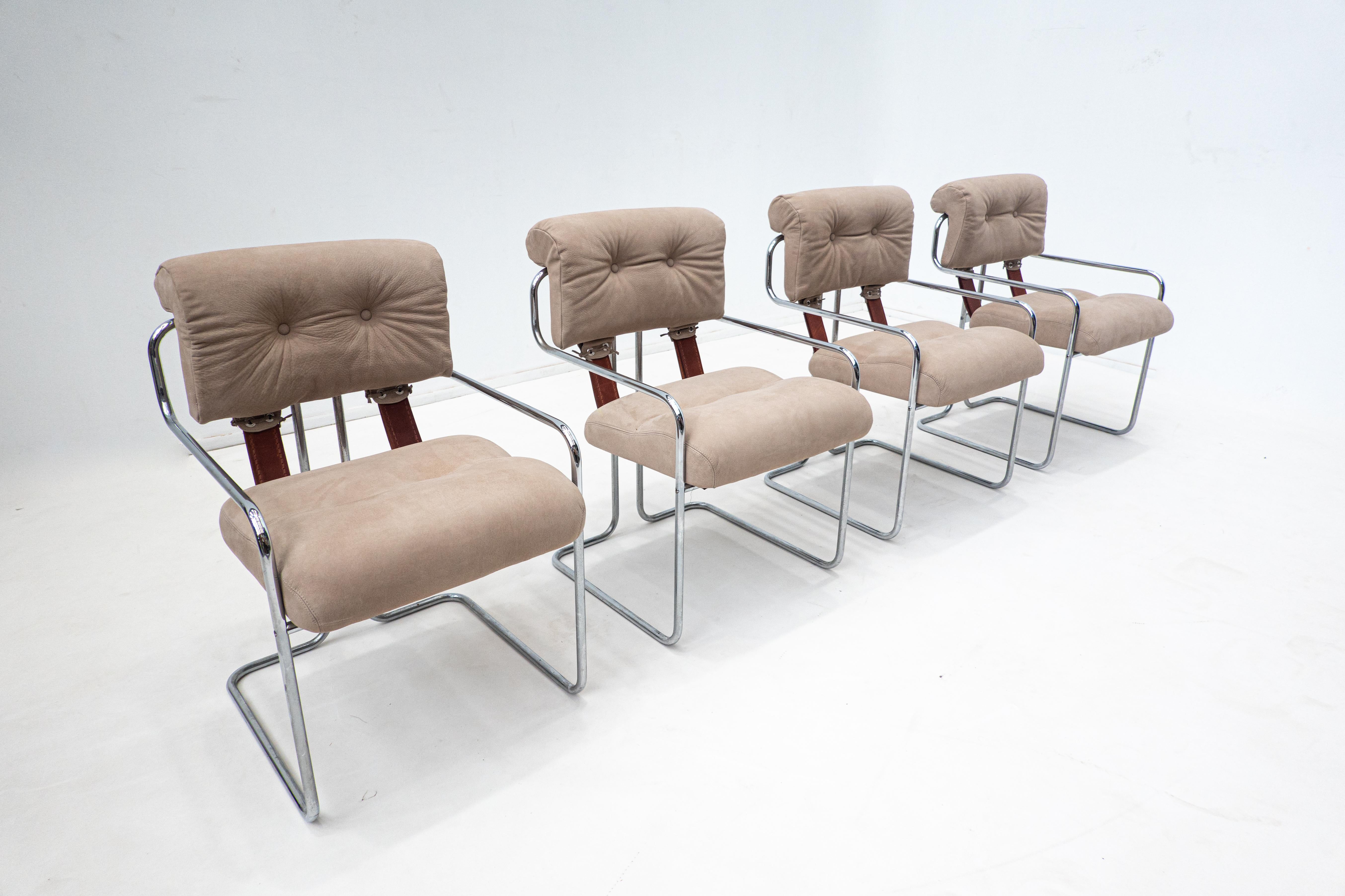 Mid-Century Modern set of 4 Tucroma chairs by Guido Faleschini, leather, 1970s.
New upholstery.