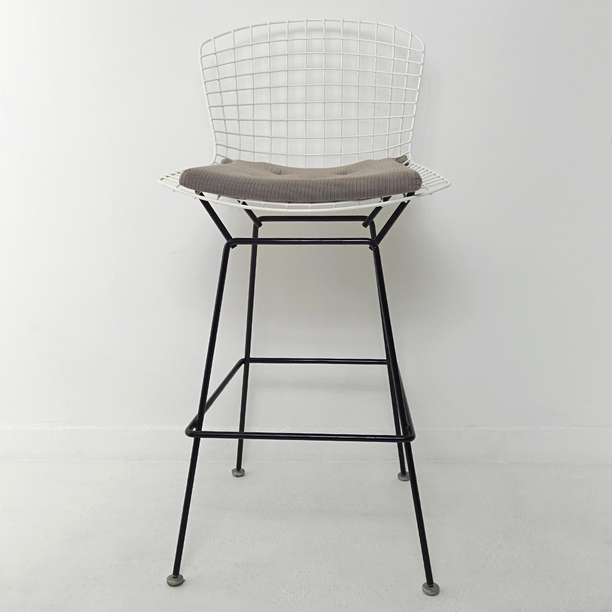 Mid-Century Modern Set of 4 Wire Stools by Harry Bertoia for Knoll International 5