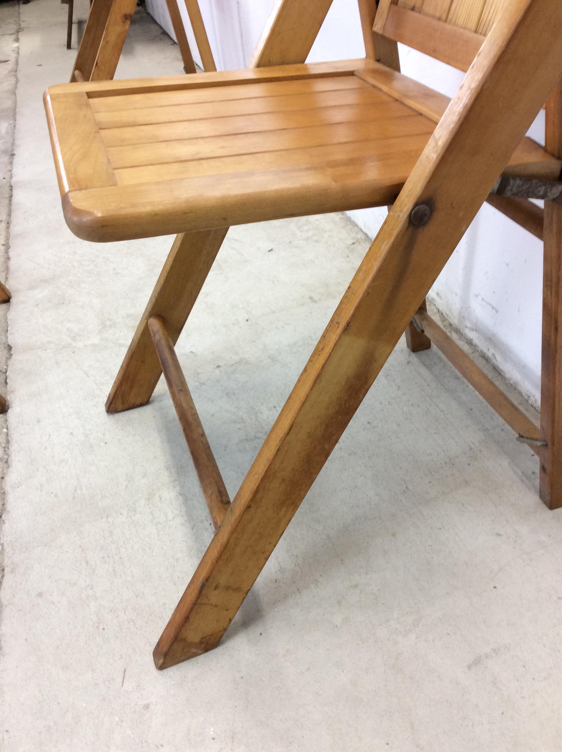 Mid Century Modernes Set aus 5 Klappstühlen mit heller Ahornoberfläche im Angebot 5