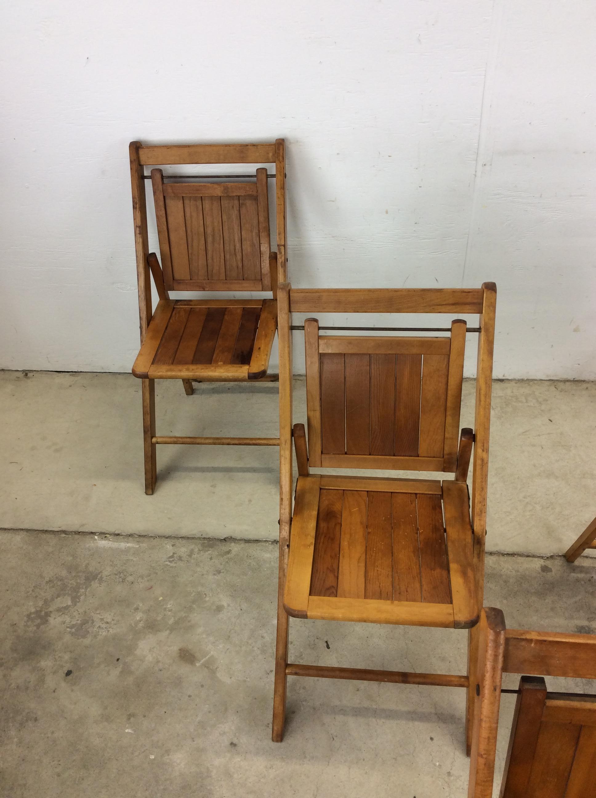 Mid Century Modernes Set aus 5 Klappstühlen mit heller Ahornoberfläche (Moderne der Mitte des Jahrhunderts) im Angebot