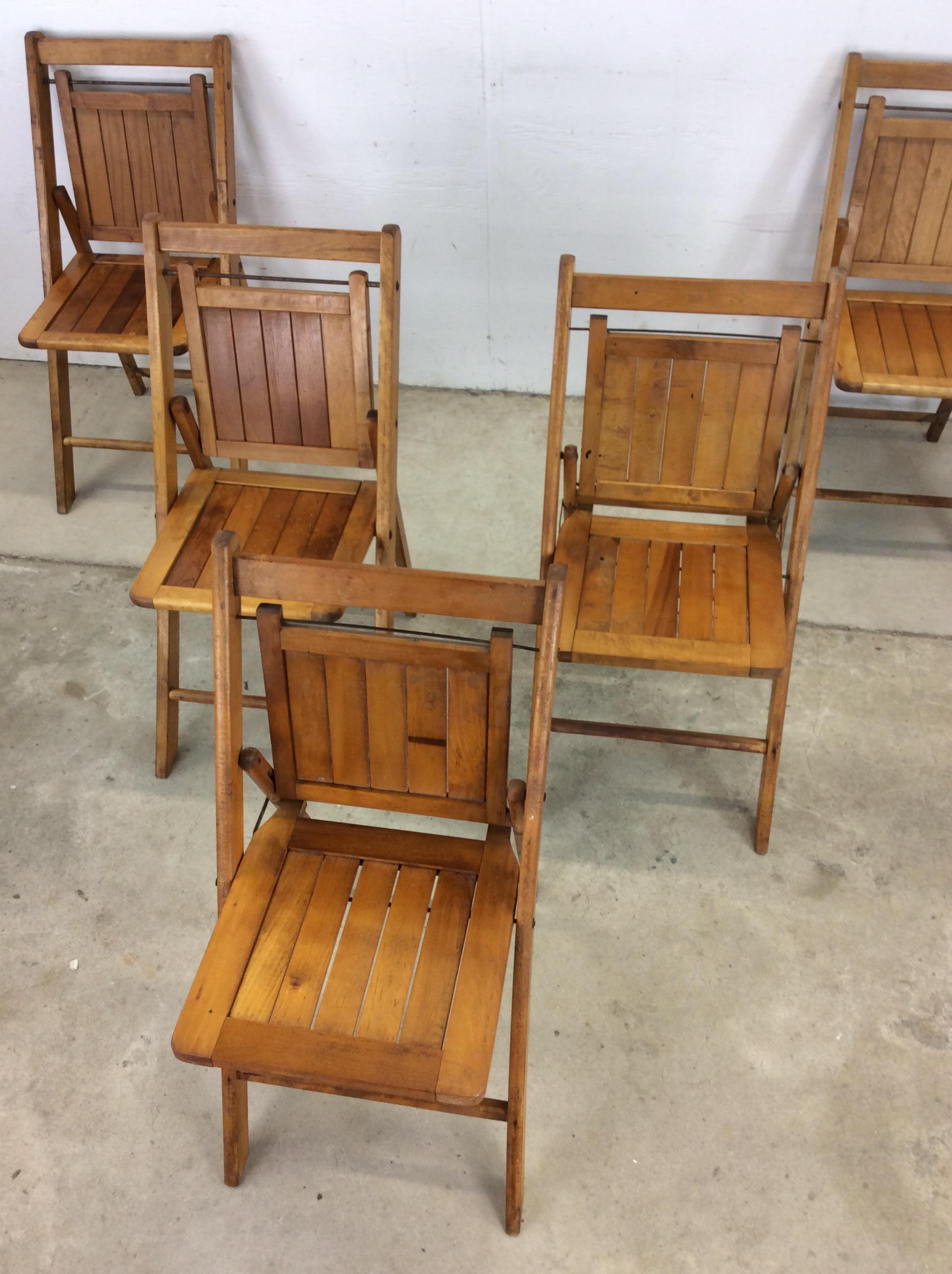 Mid Century Modernes Set aus 5 Klappstühlen mit heller Ahornoberfläche (amerikanisch) im Angebot