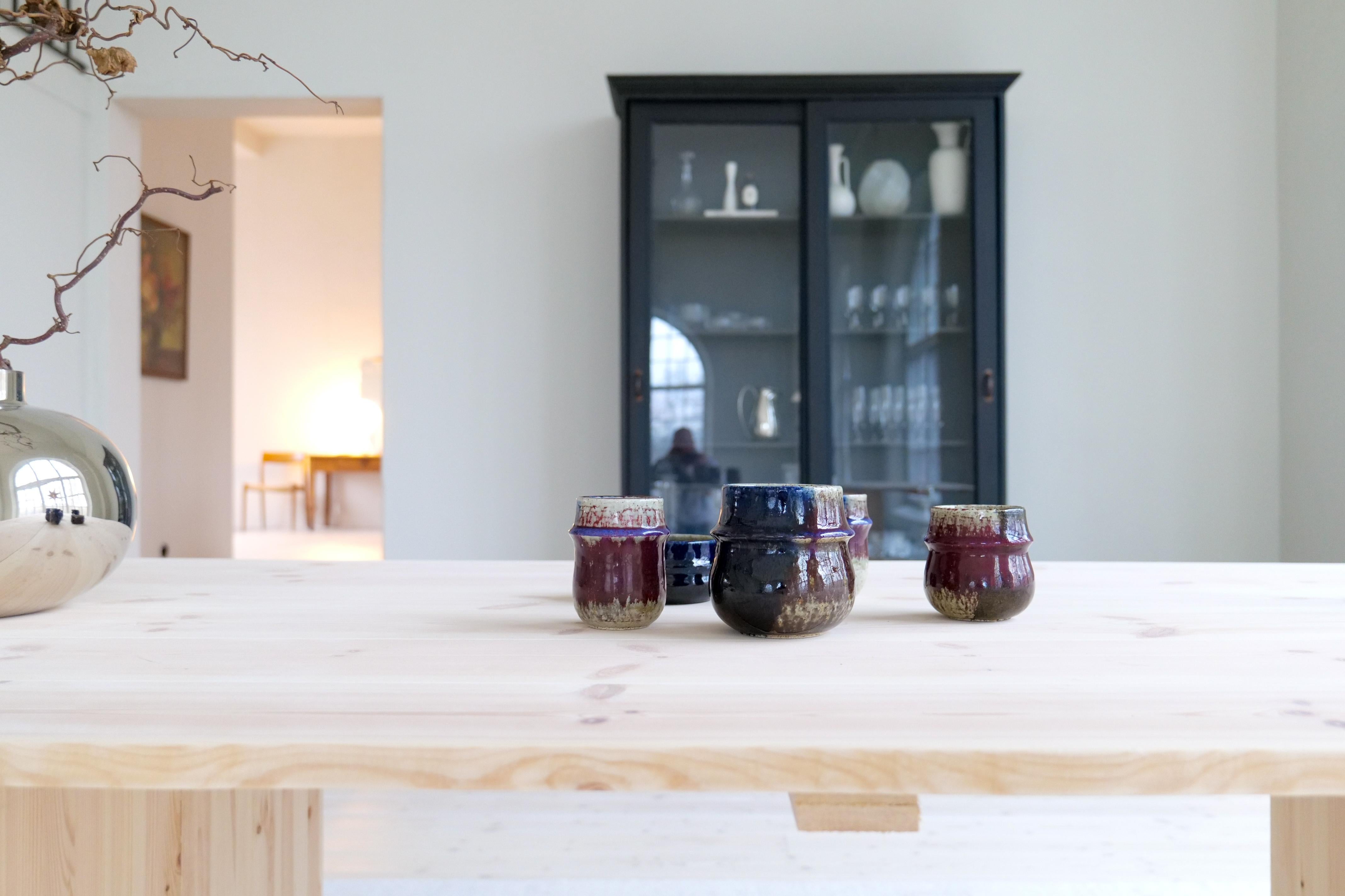 Moderner Satz von 5 Steingutteilen Rörstrand Sylvia Leuchovius, 1970er Jahre (Ende des 20. Jahrhunderts) im Angebot