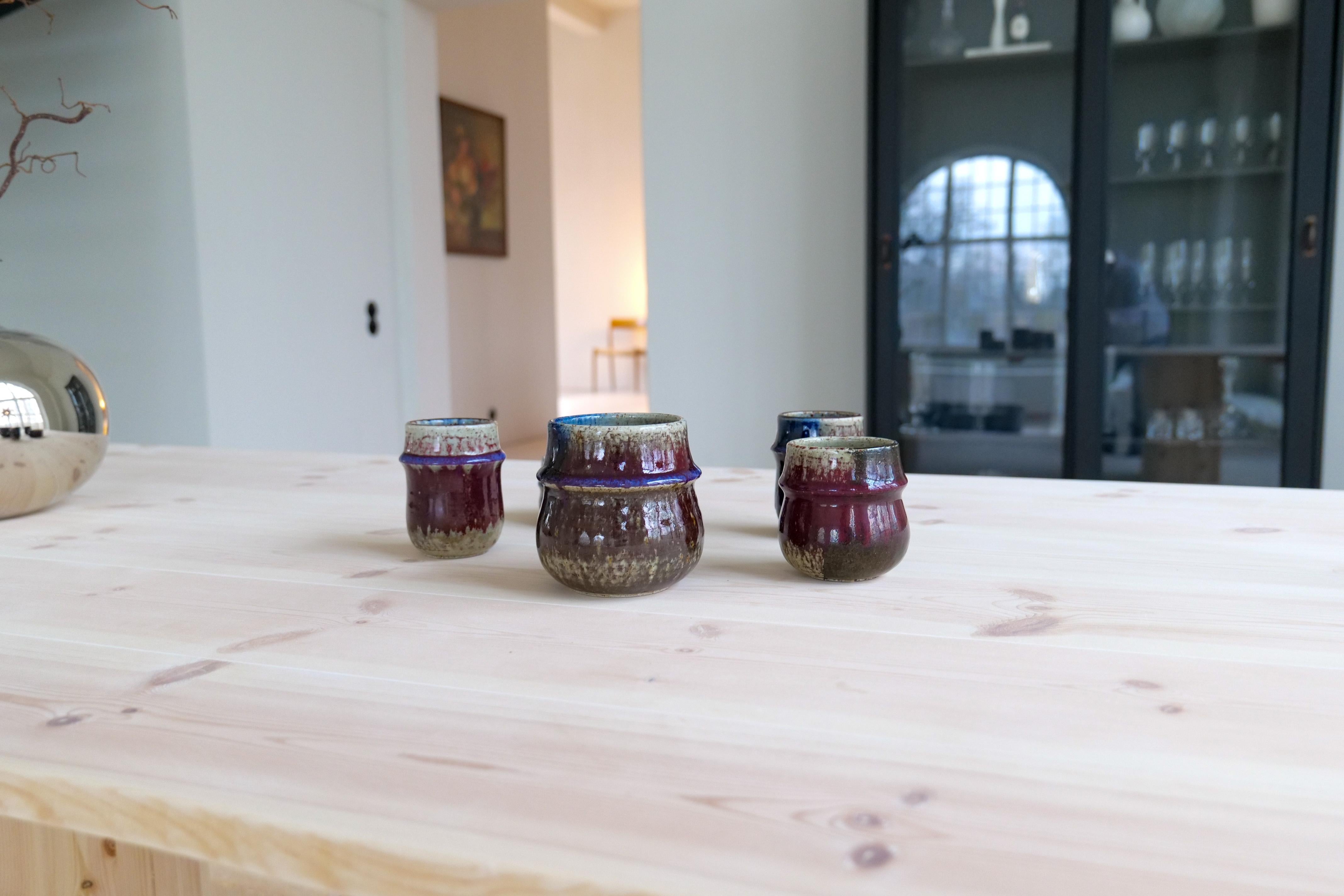 Moderner Satz von 5 Steingutteilen Rörstrand Sylvia Leuchovius, 1970er Jahre (Keramik) im Angebot