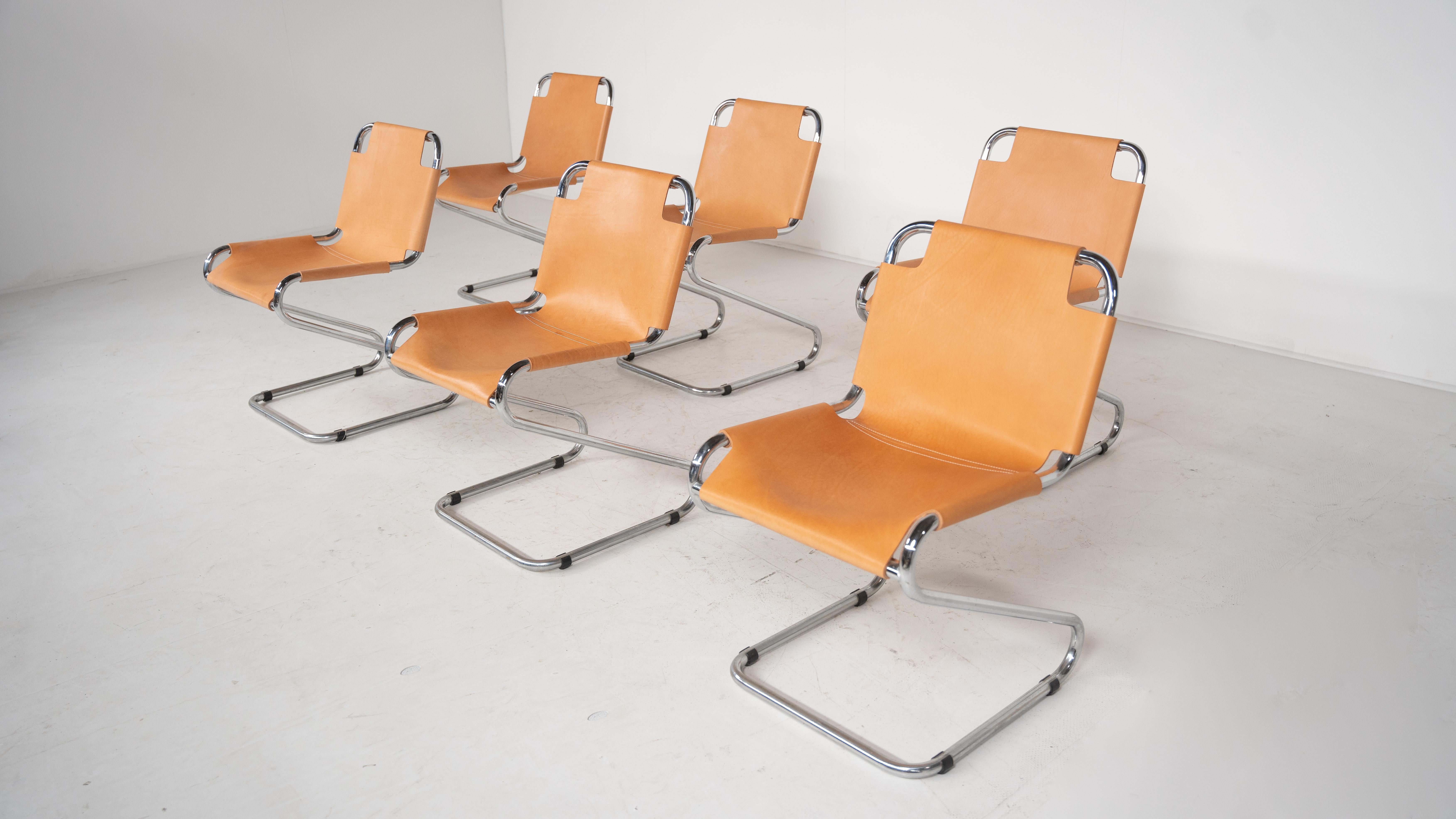 Set di 6 poltrone moderne di metà secolo, cromo e pelle, Italia, anni '70 in vendita 10