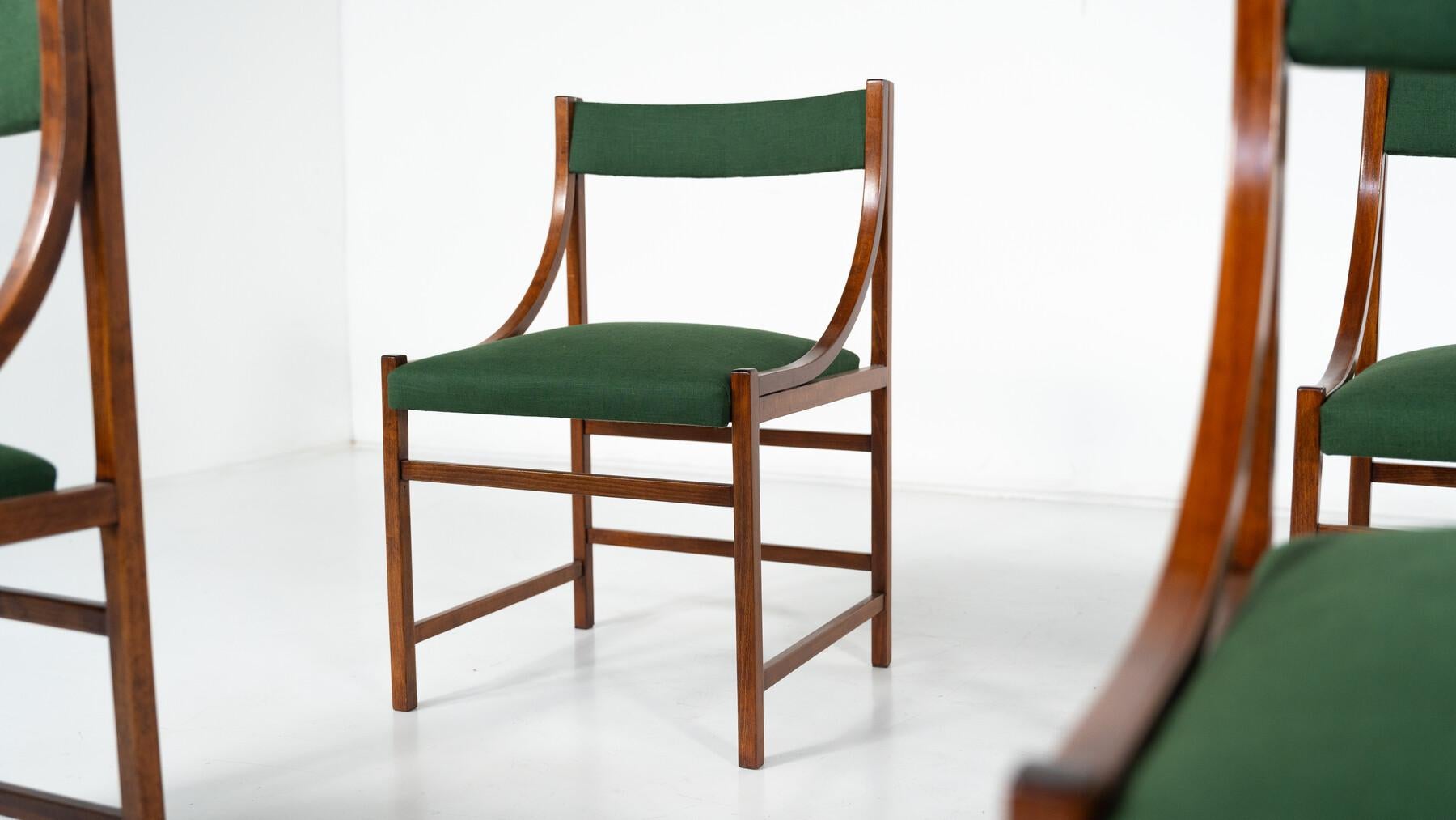 Ensemble de 6 fauteuils, bois et tissu, Italie, années 1960 Bon état - En vente à Brussels, BE