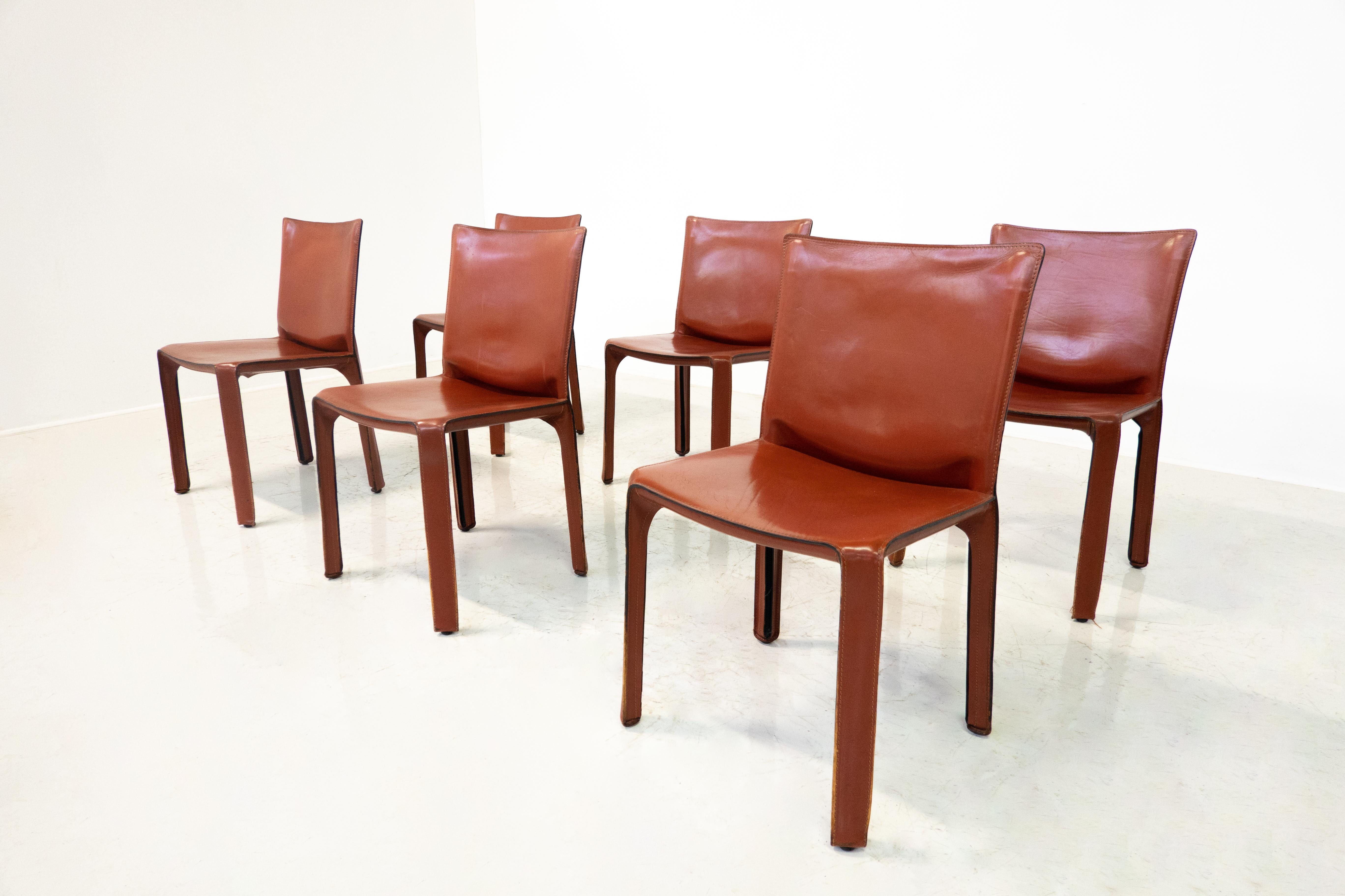 Mid-Century Modern Set of 6 Chairs Model CAB 412 by Mario Bellini for Casina In Good Condition For Sale In Brussels, BE