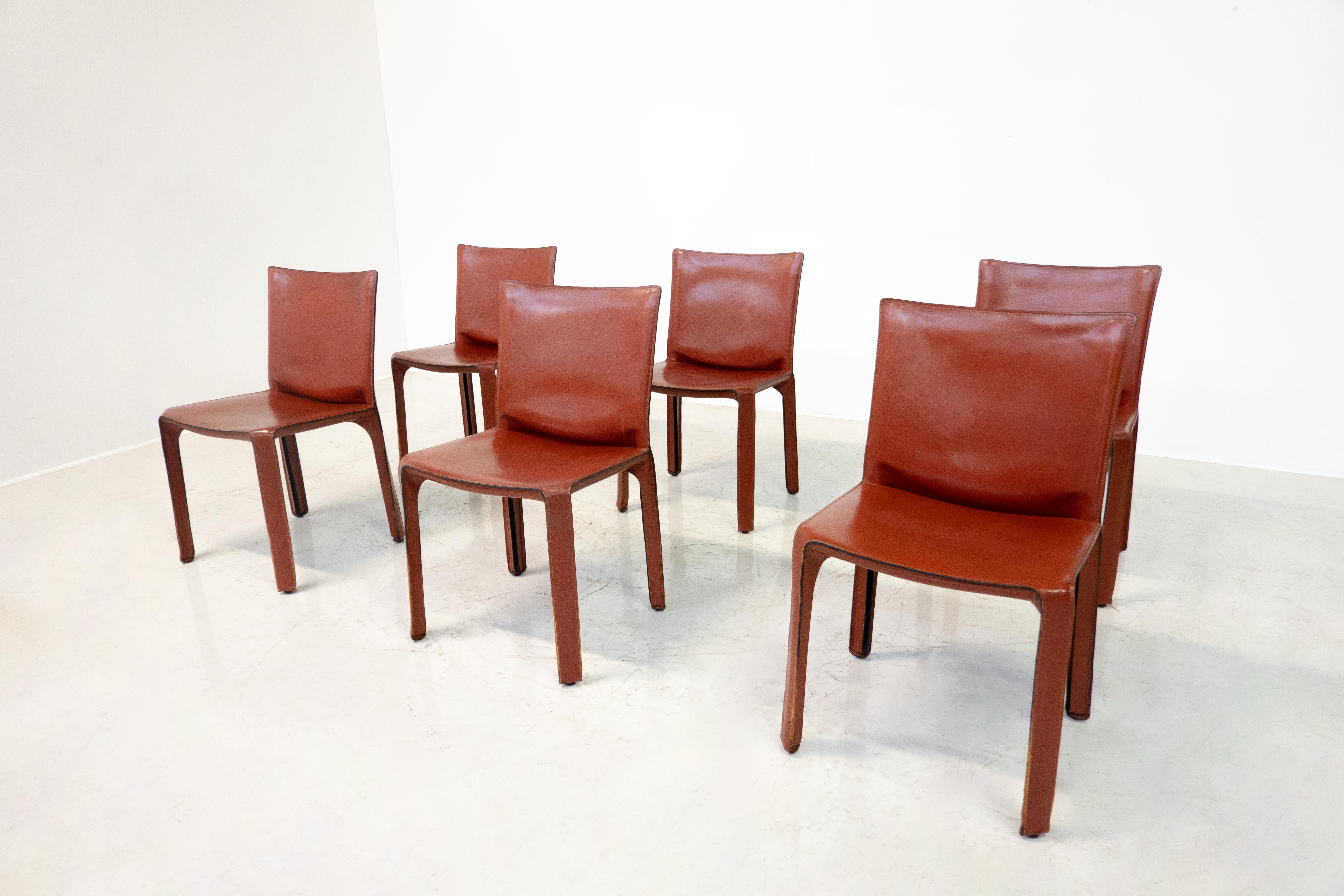 Leather Mid-Century Modern Set of 6 Chairs Model CAB 412 by Mario Bellini for Casina For Sale