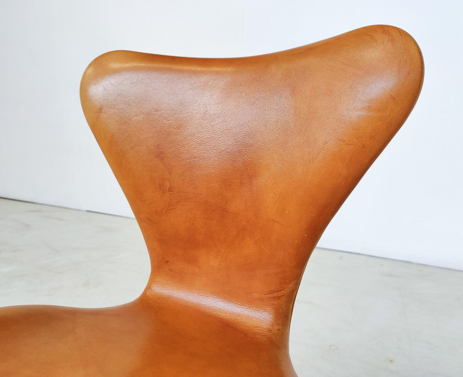 Mid-20th Century Mid-Century Modern Set of 6 Cognac Leather Chairs by Arne Jacobsen