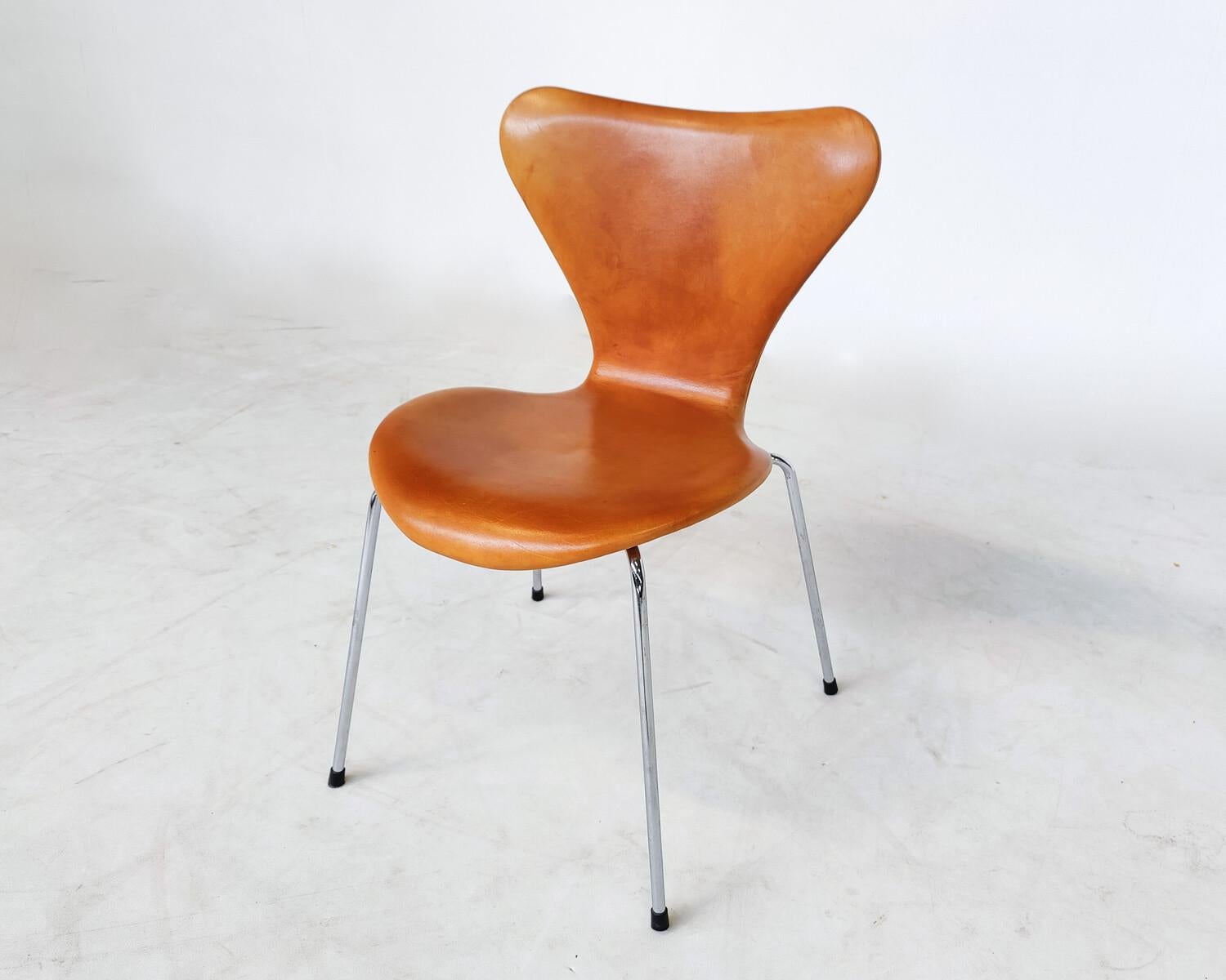 Mid-Century Modern Set of 6 Cognac Leather Chairs by Arne Jacobsen 1
