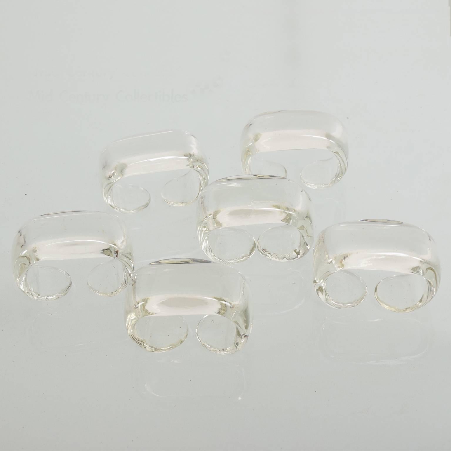 For your consideration, a set of six Mid-Century Modern Depression glass napkin rings.
Dimensions: 2 1/4