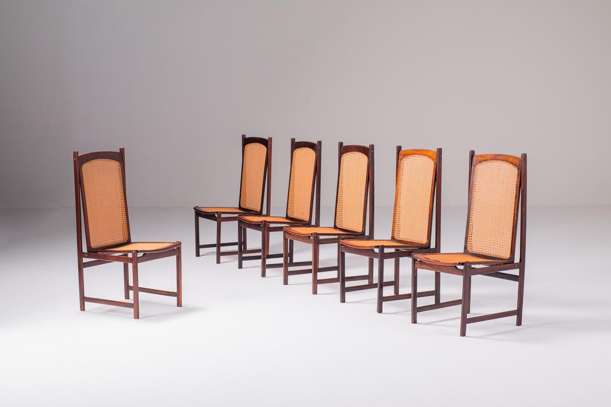 The Moderns Modern Set of 6 dining chairs by Fatima Arquitetura, 1960s

Ensemble de six belles chaises de salle à manger à dossier haut en bois massif avec assise et dossier en cannage, finition avec boutons en bois tourné, fabriquées dans les