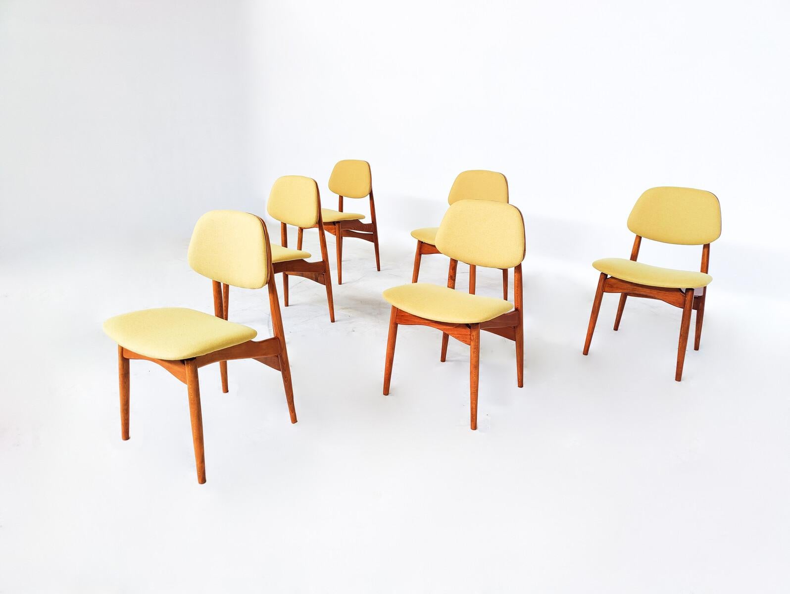 Mid-Century Modern Set of 6 Dining Chairs, Italy, 1960s - New Upholstery.