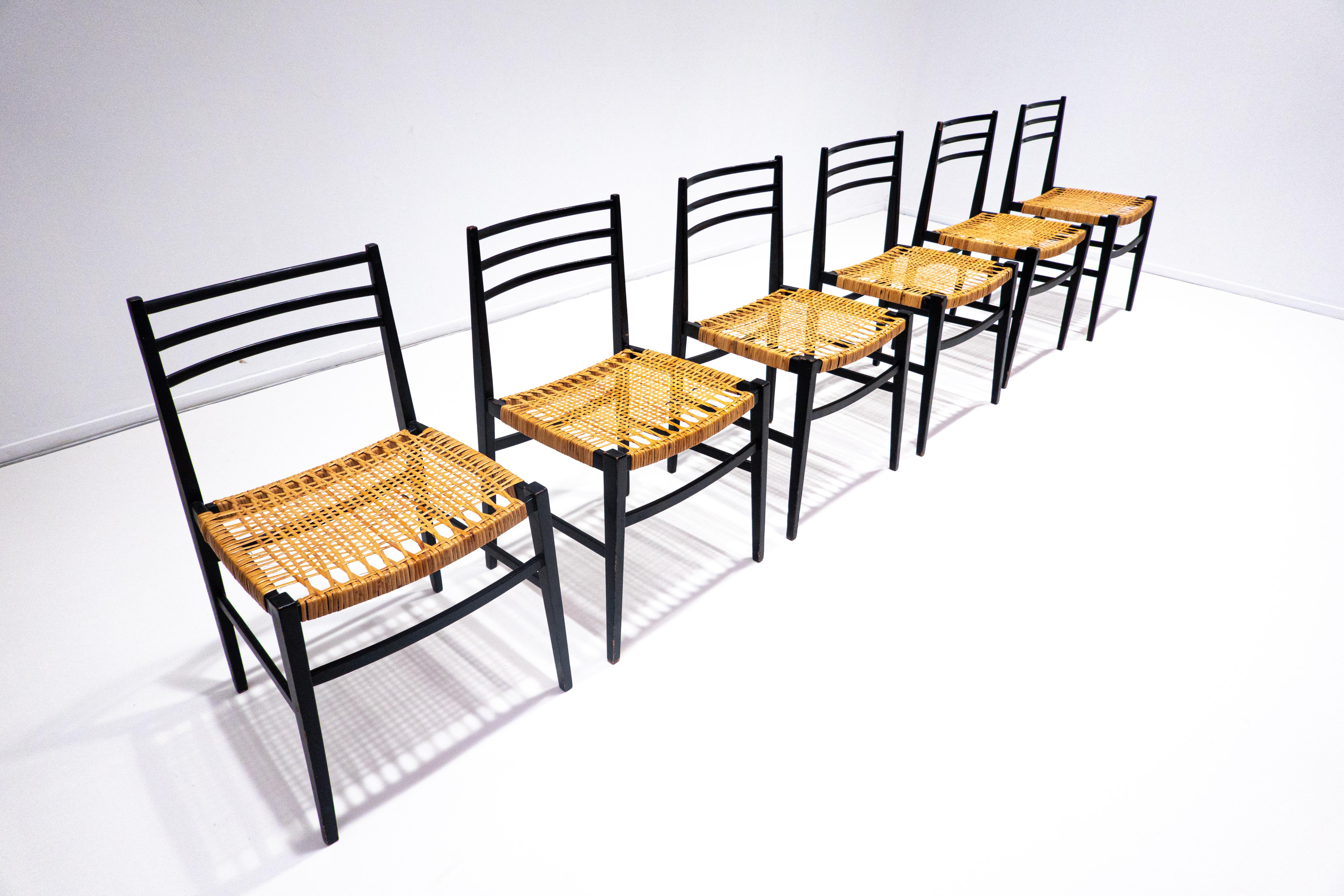 Ensemble de 6 chaises de salle à manger modernes du milieu du siècle dernier, en bois et corde de raphia, Italie, années 1960 Bon état - En vente à Brussels, BE