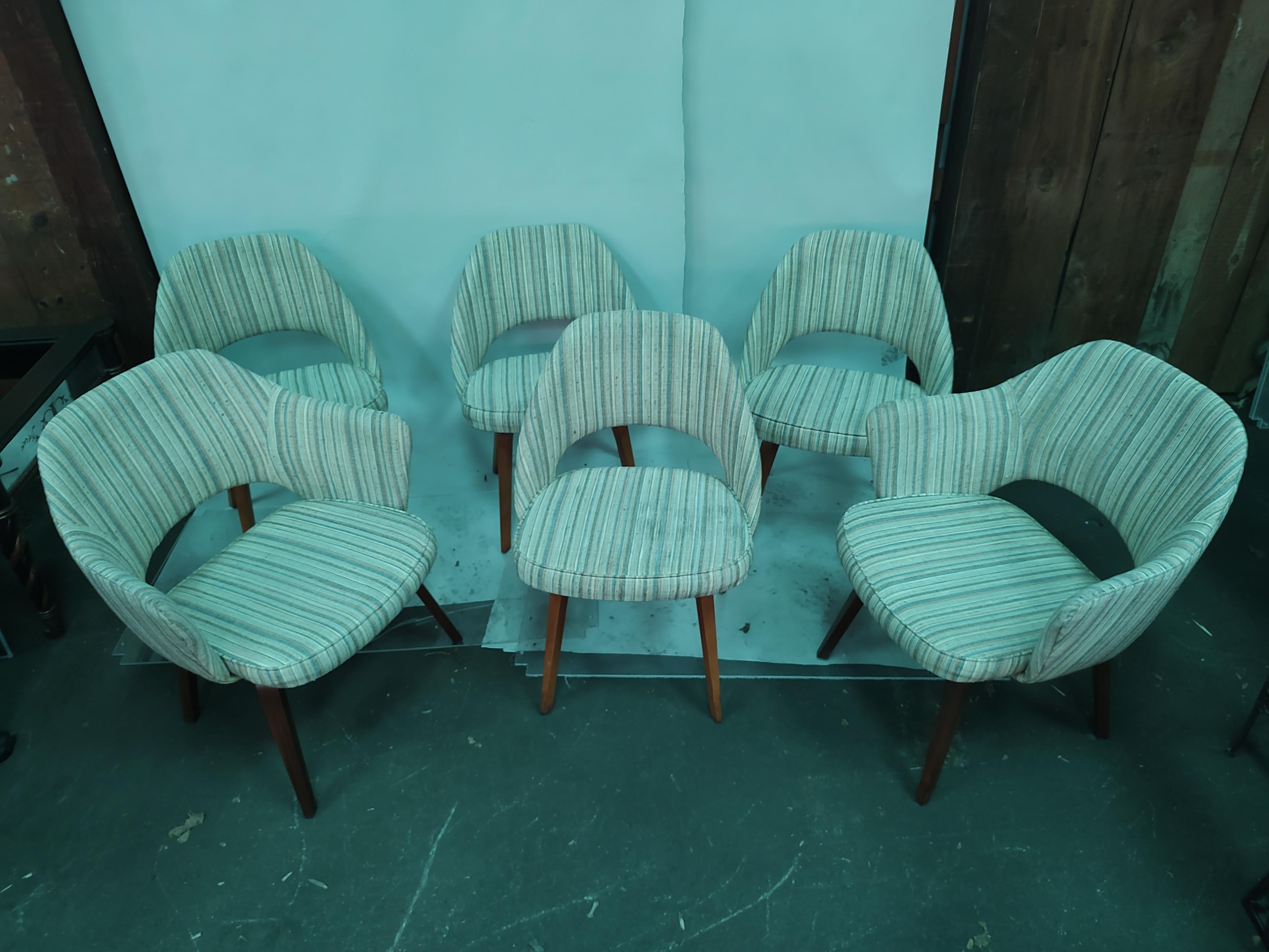 Mid-Century Modern Set of 6 Knoll Executive Chairs with Wood Legs Eero Saarinen 1
