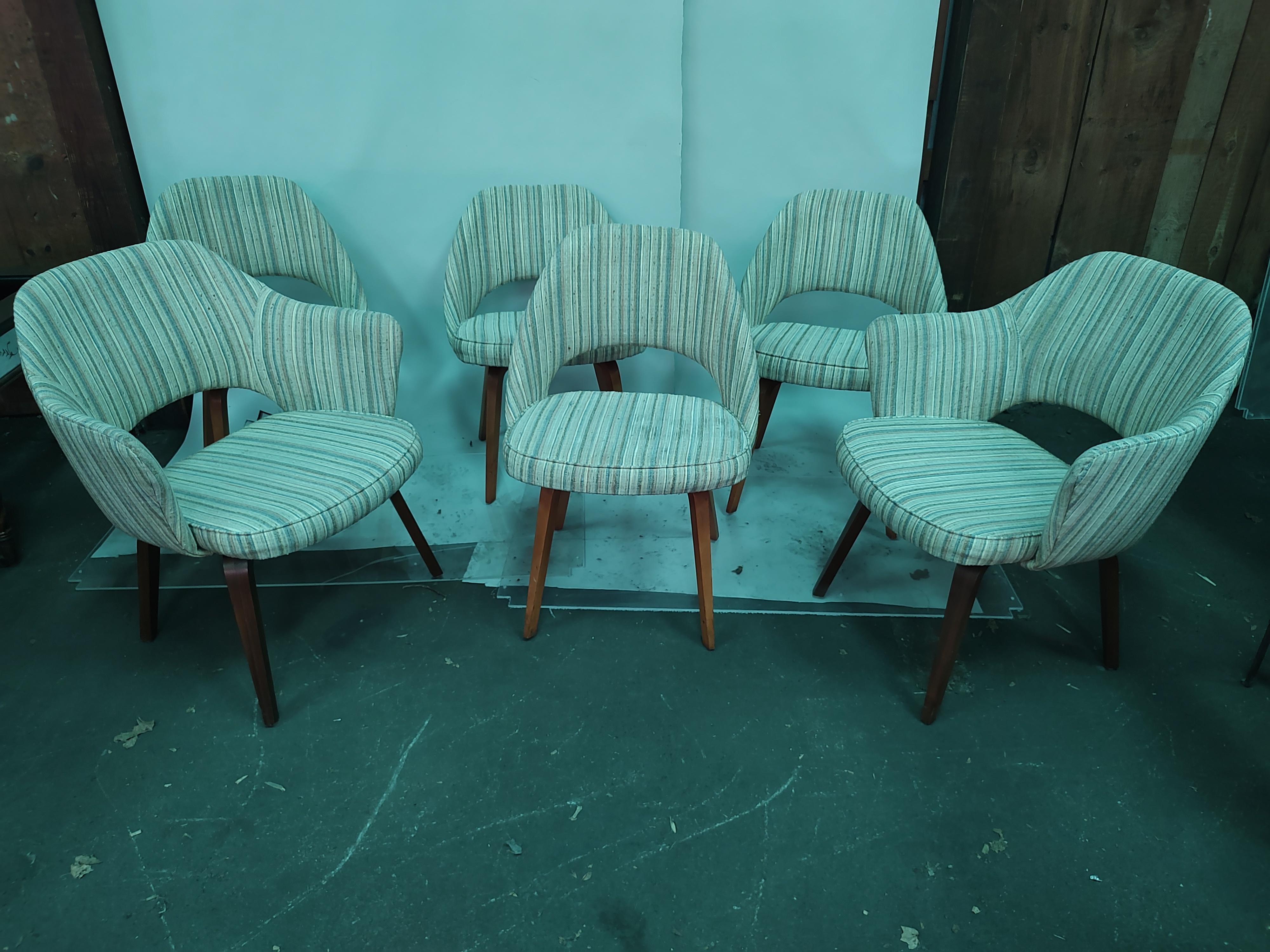Mid-Century Modern Set of 6 Knoll Executive Chairs with Wood Legs Eero Saarinen 2