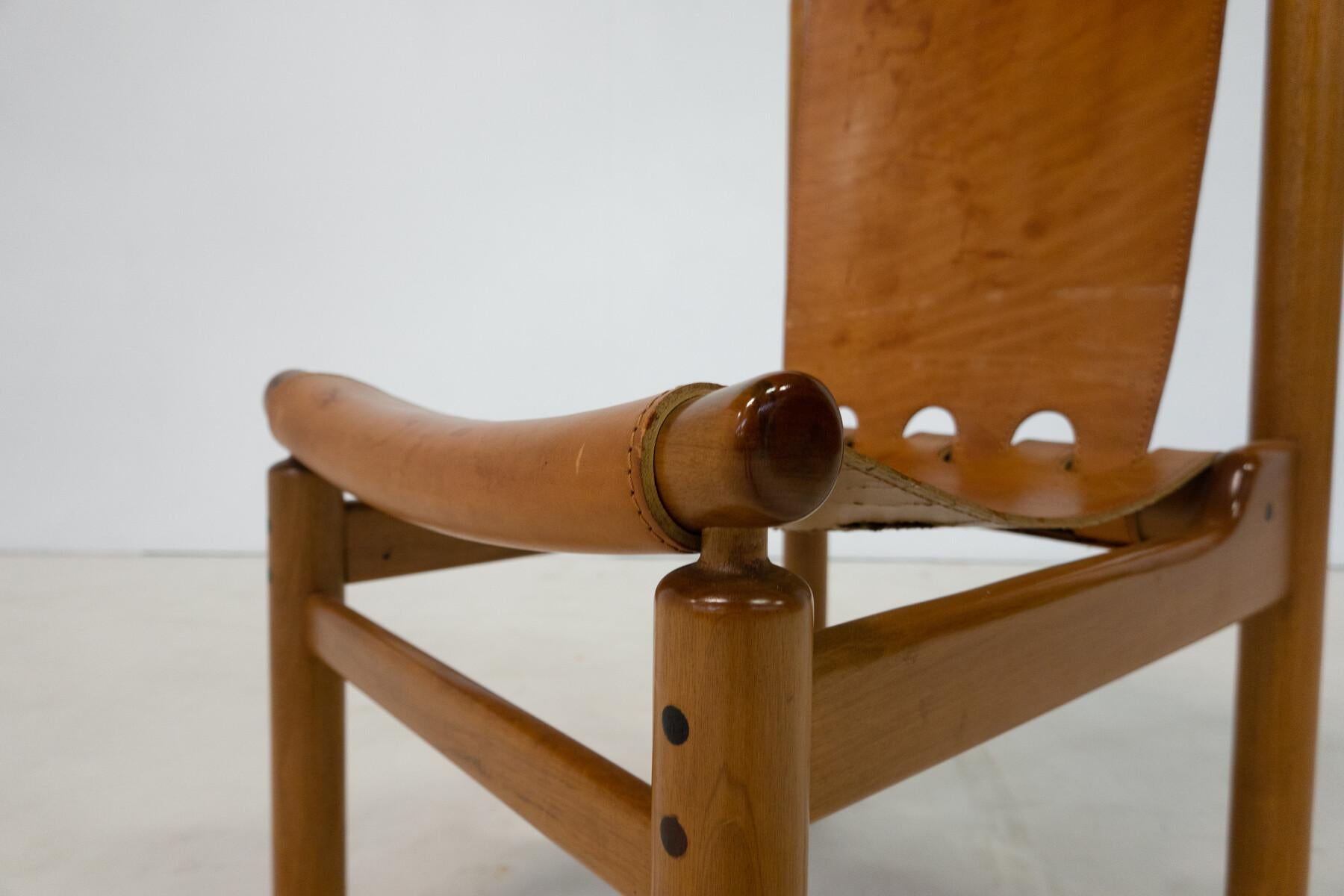 Ensemble de 6 chaises de salle à manger en cuir de style mi-siècle moderne par Ilmari Tapiovaara pour La Pe en vente 6
