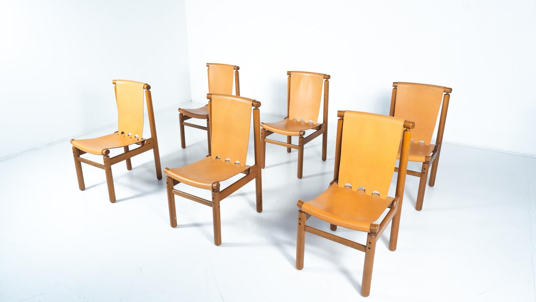 Mid-Century Modern Set of 6 Leather Dining Chairs by Ilmari Tapiovaara en vente 10