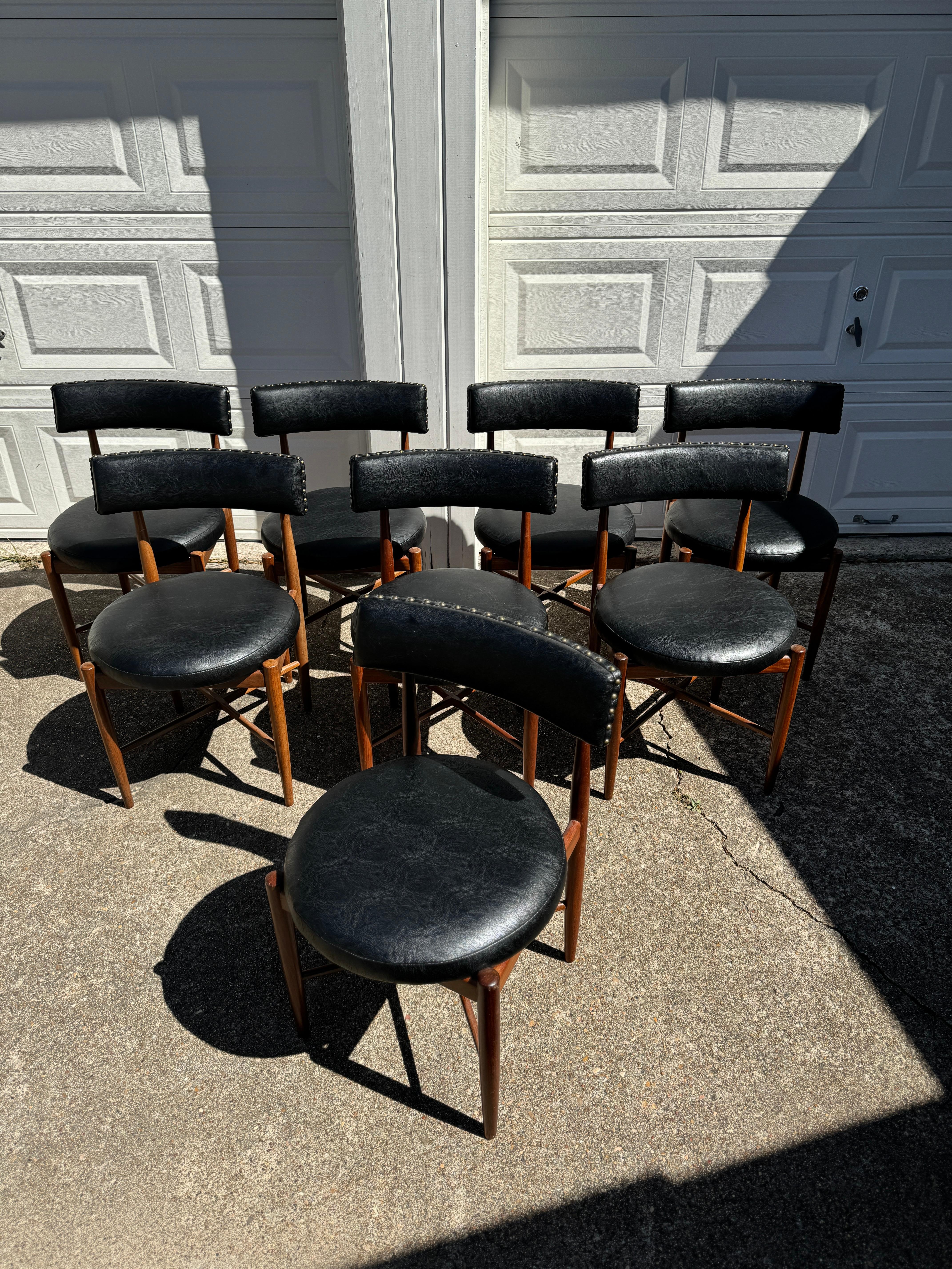 Set aus 8 Esszimmerstühlen von Victor Bramwell Wilkins für G plan, Moderne der Mitte des Jahrhunderts im Zustand „Gut“ im Angebot in Houston, TX