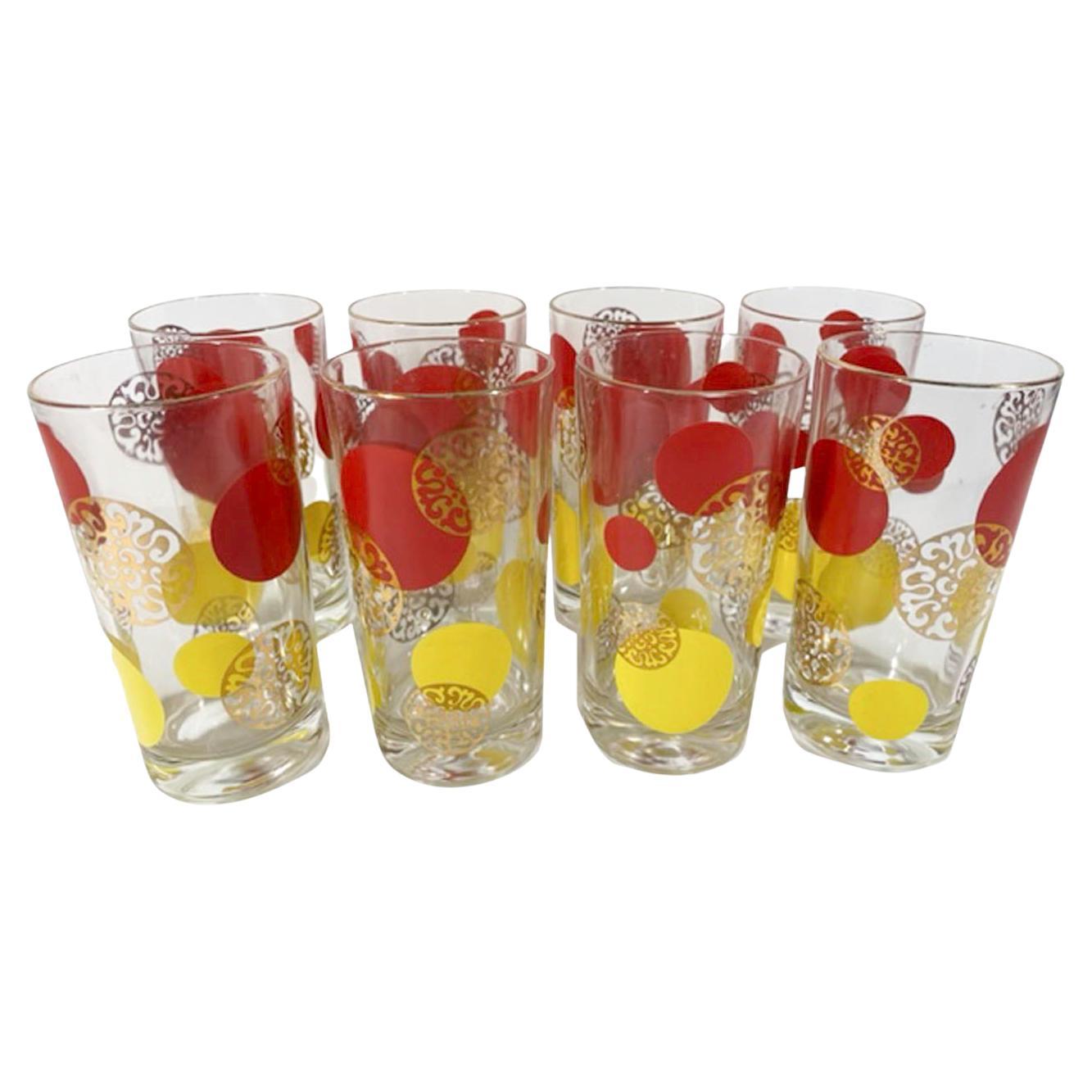 Ensemble de 8 verres longs rouges, jaunes et dorés, de style moderne du milieu du siècle dernier