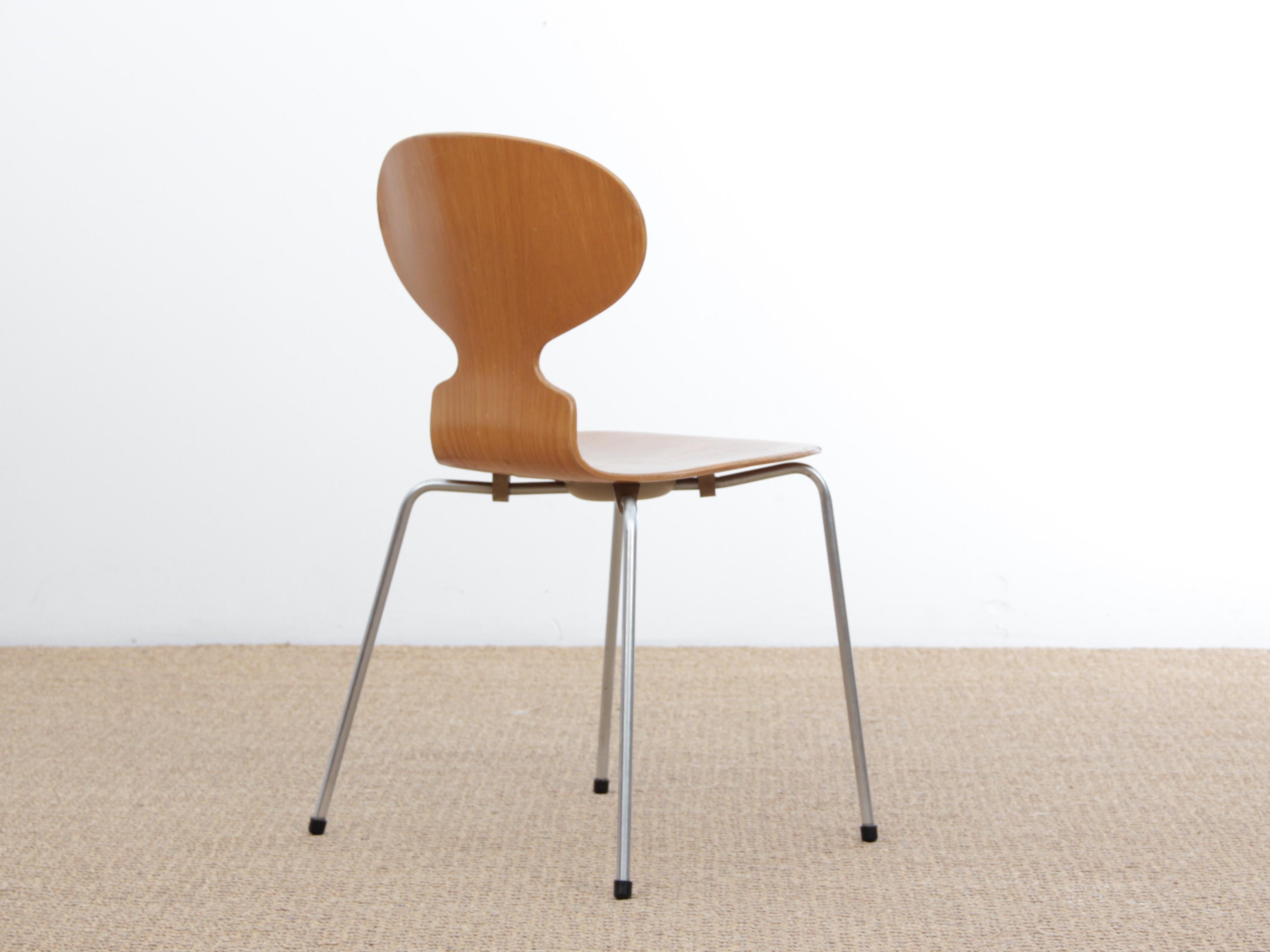Mid-Century Modern Set of Dining Hant Chairs, 4 Legs In Good Condition In Courbevoie, FR