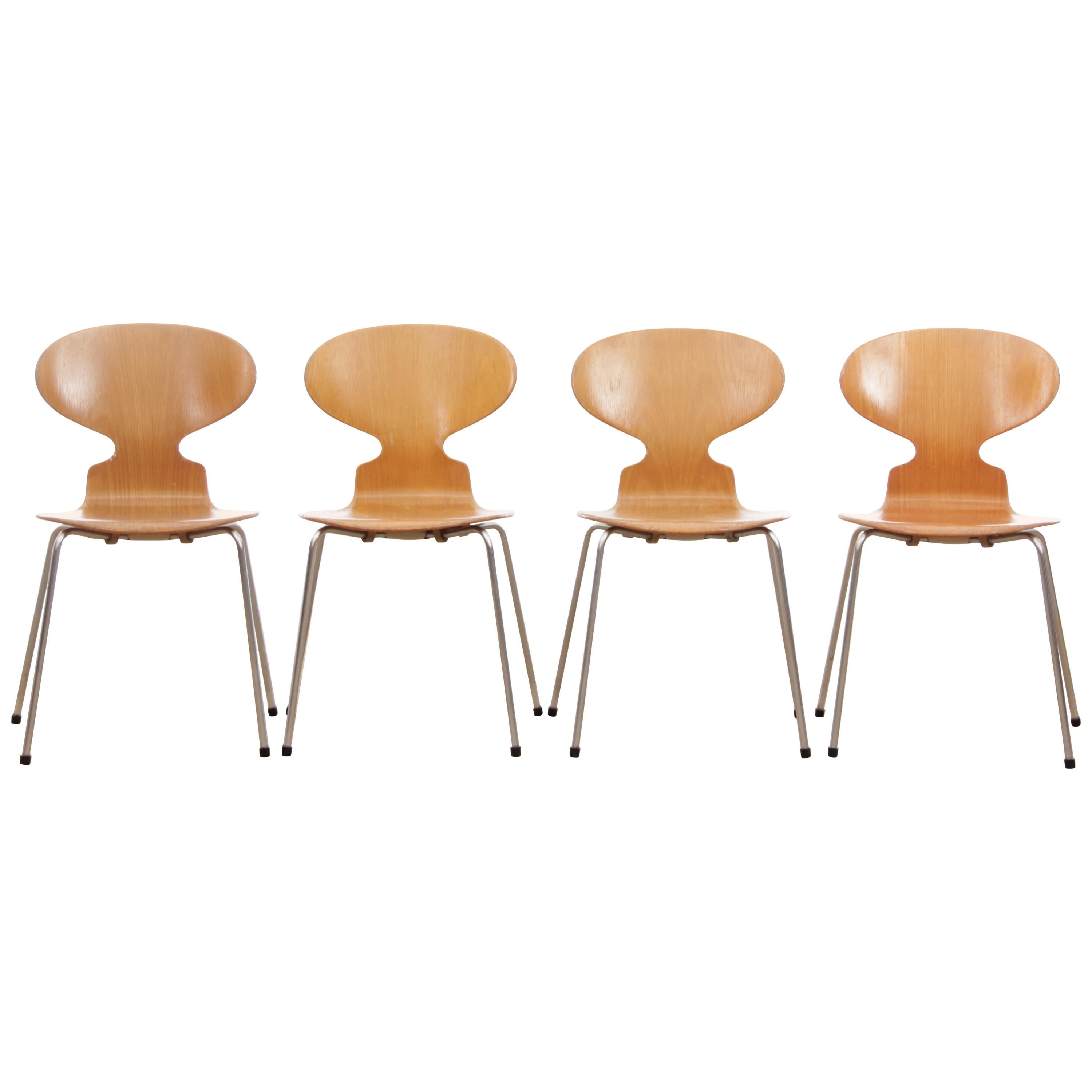 Mid-Century Modern Set of Dining Hant Chairs, 4 Legs
