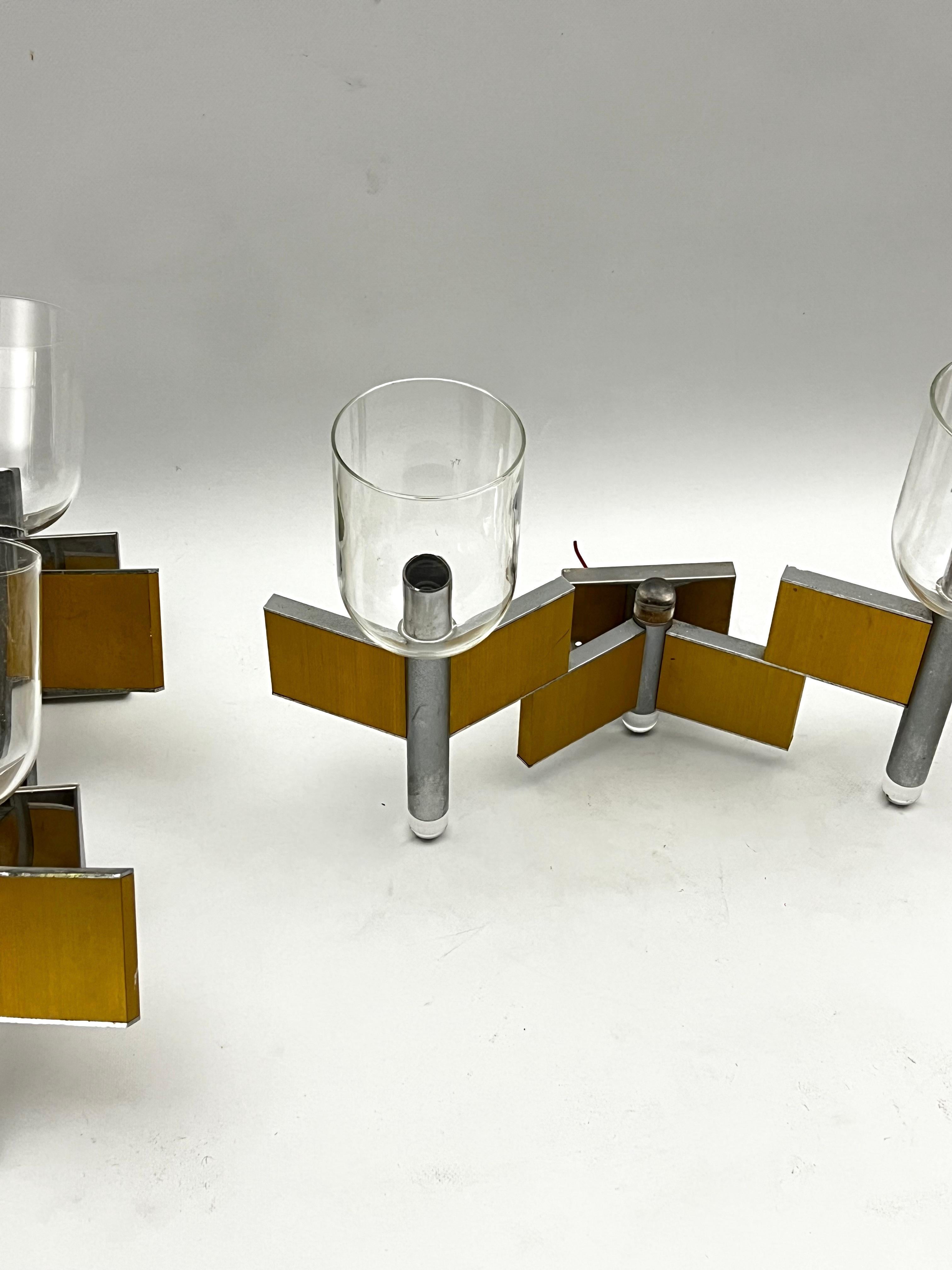 Mid-Century Modern set of eight brass and chrome sconces by Sciolari. Italy 1970 For Sale 7