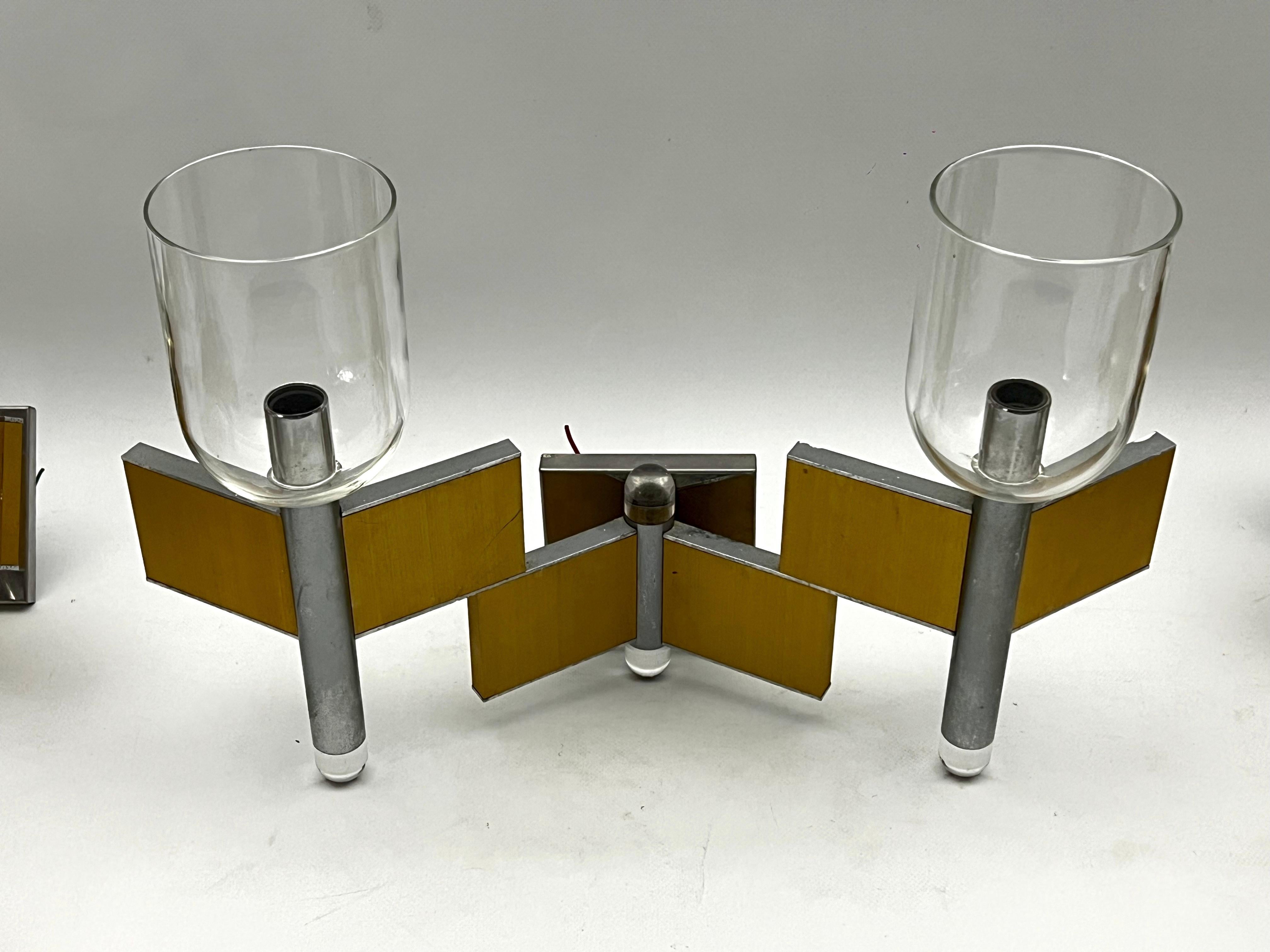 Mid-Century Modern set of eight brass and chrome sconces by Sciolari. Italy 1970 In Fair Condition For Sale In Catania, CT