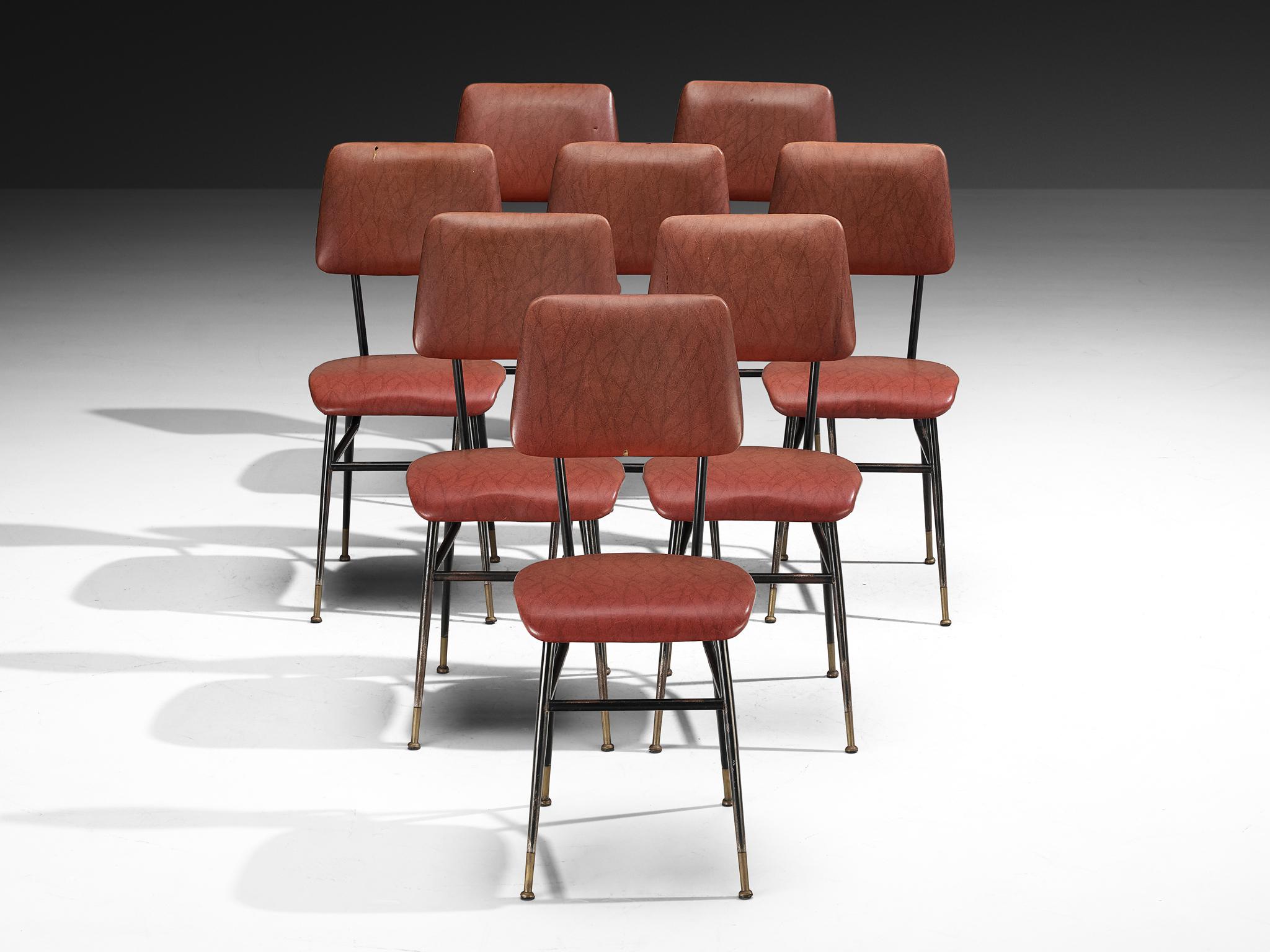 Set di otto sedie da pranzo italiane di metà secolo con piedini in ottone In condizioni buone in vendita a Waalwijk, NL