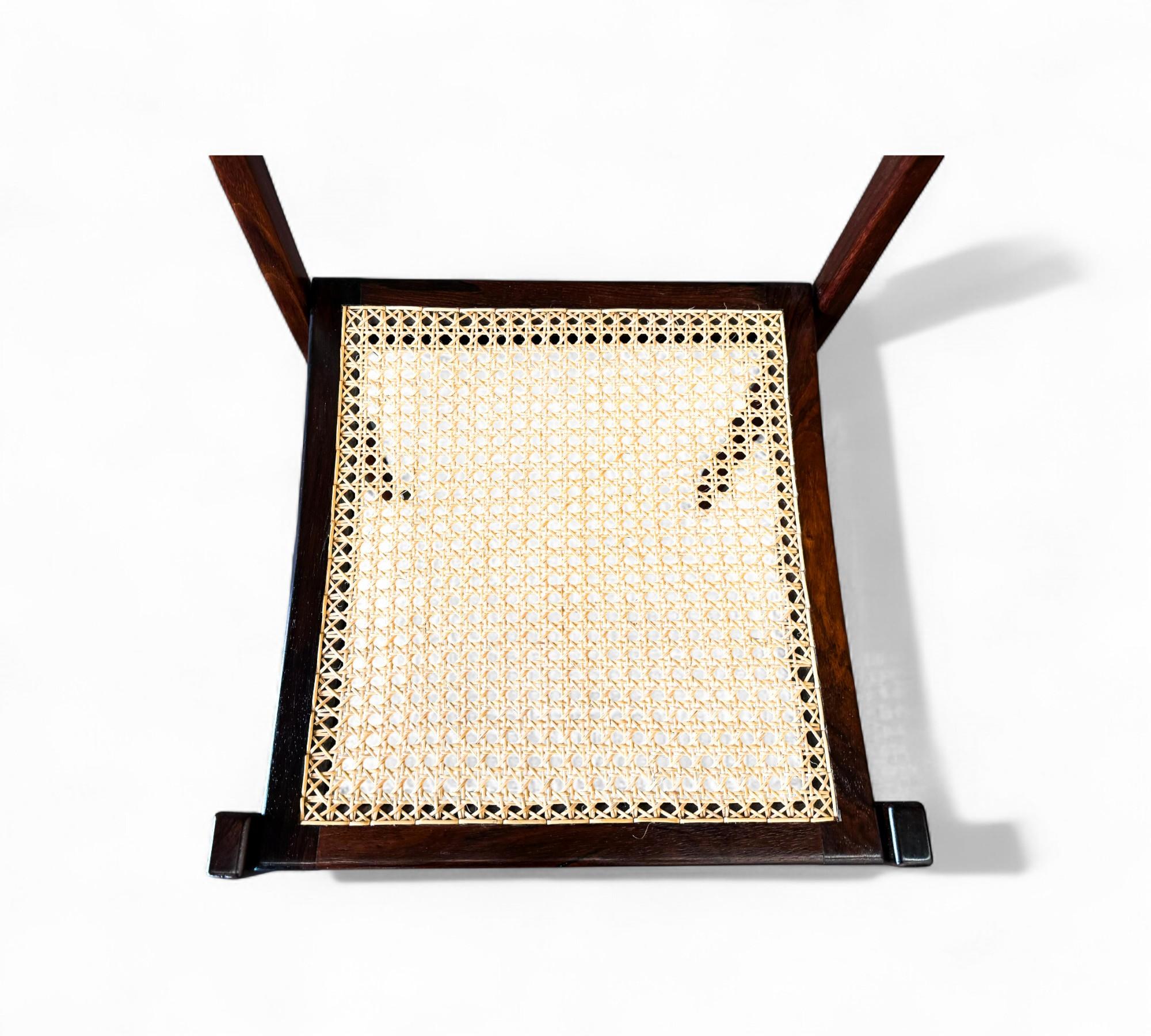 Set di quattro sedie moderne di metà secolo in legno duro e canna, Brasile, anni '60 in vendita 6