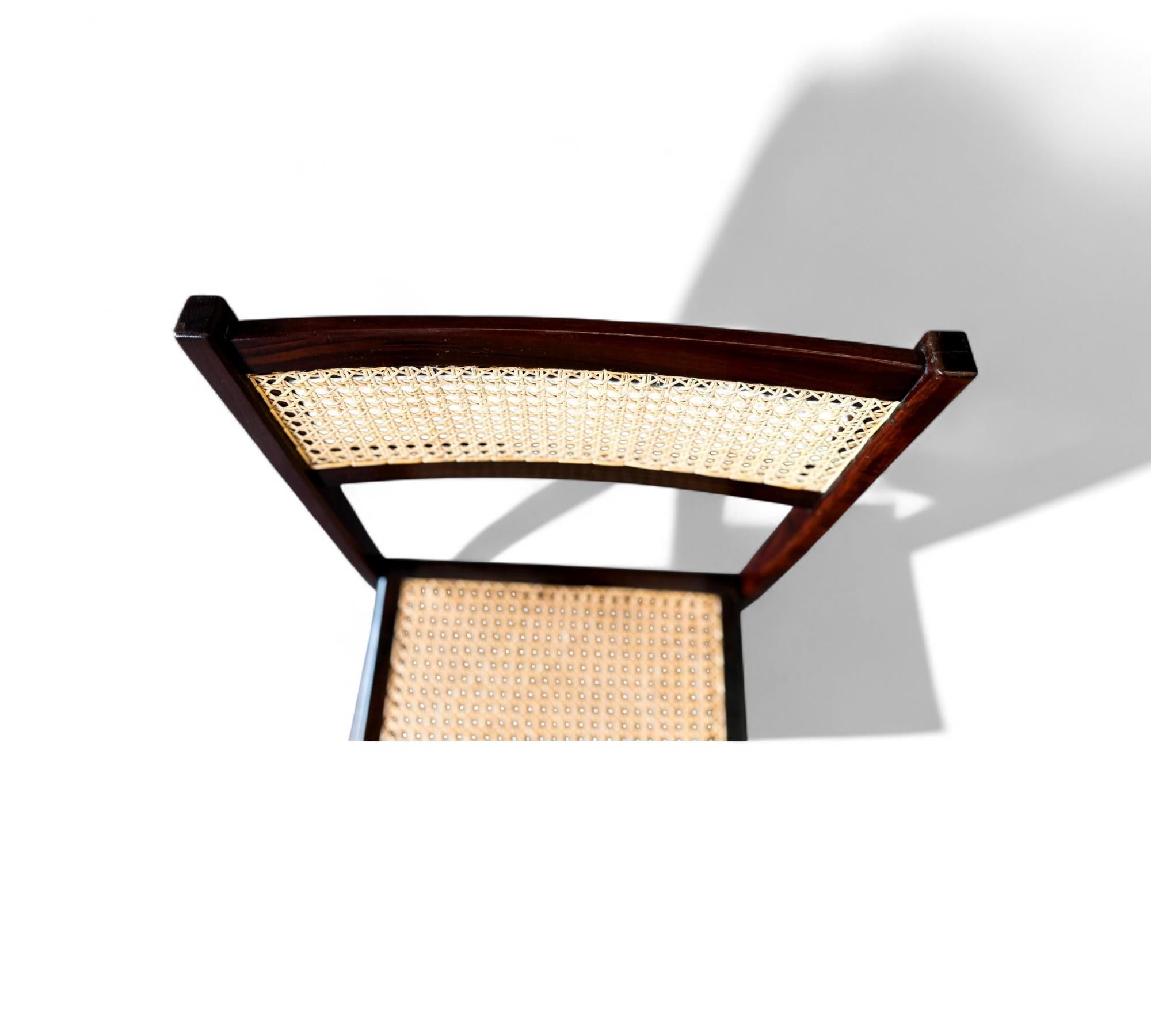 Set di quattro sedie moderne di metà secolo in legno duro e canna, Brasile, anni '60 in vendita 7