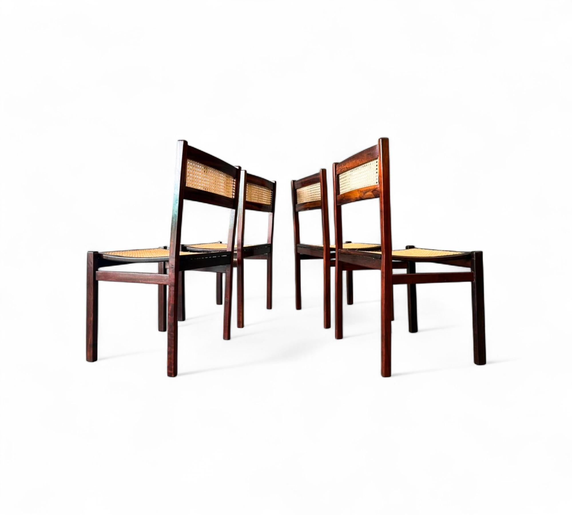Set di quattro sedie moderne di metà secolo in legno duro e canna, Brasile, anni '60 in vendita 1