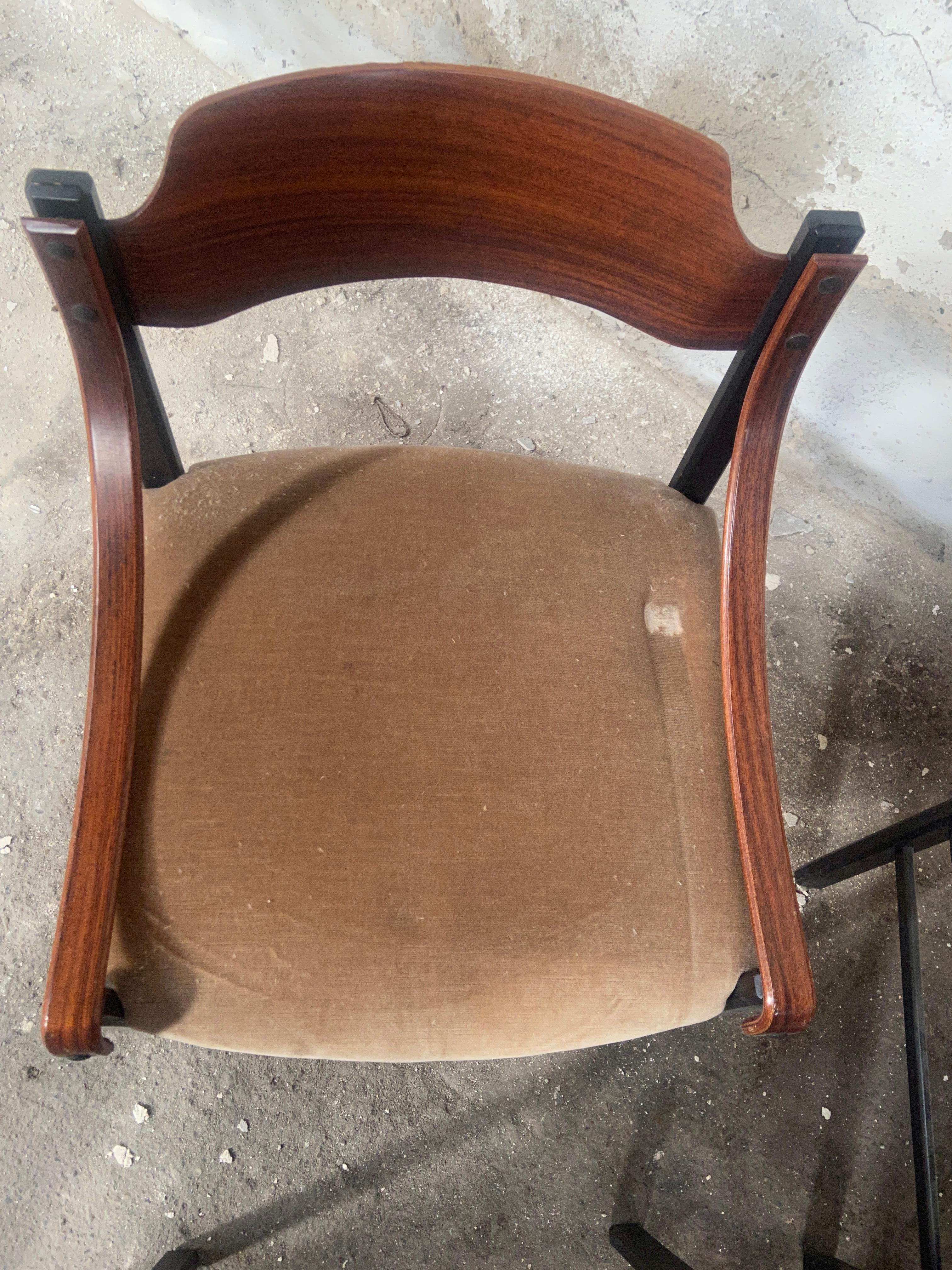 Mid-Century Modern Set of Four Danish Dining Chairs with Original Upholstery For Sale 9